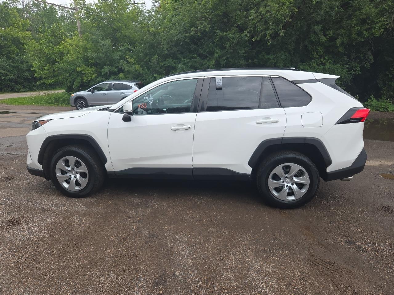 Toyota RAV4 LE AWD (Natl) 2021