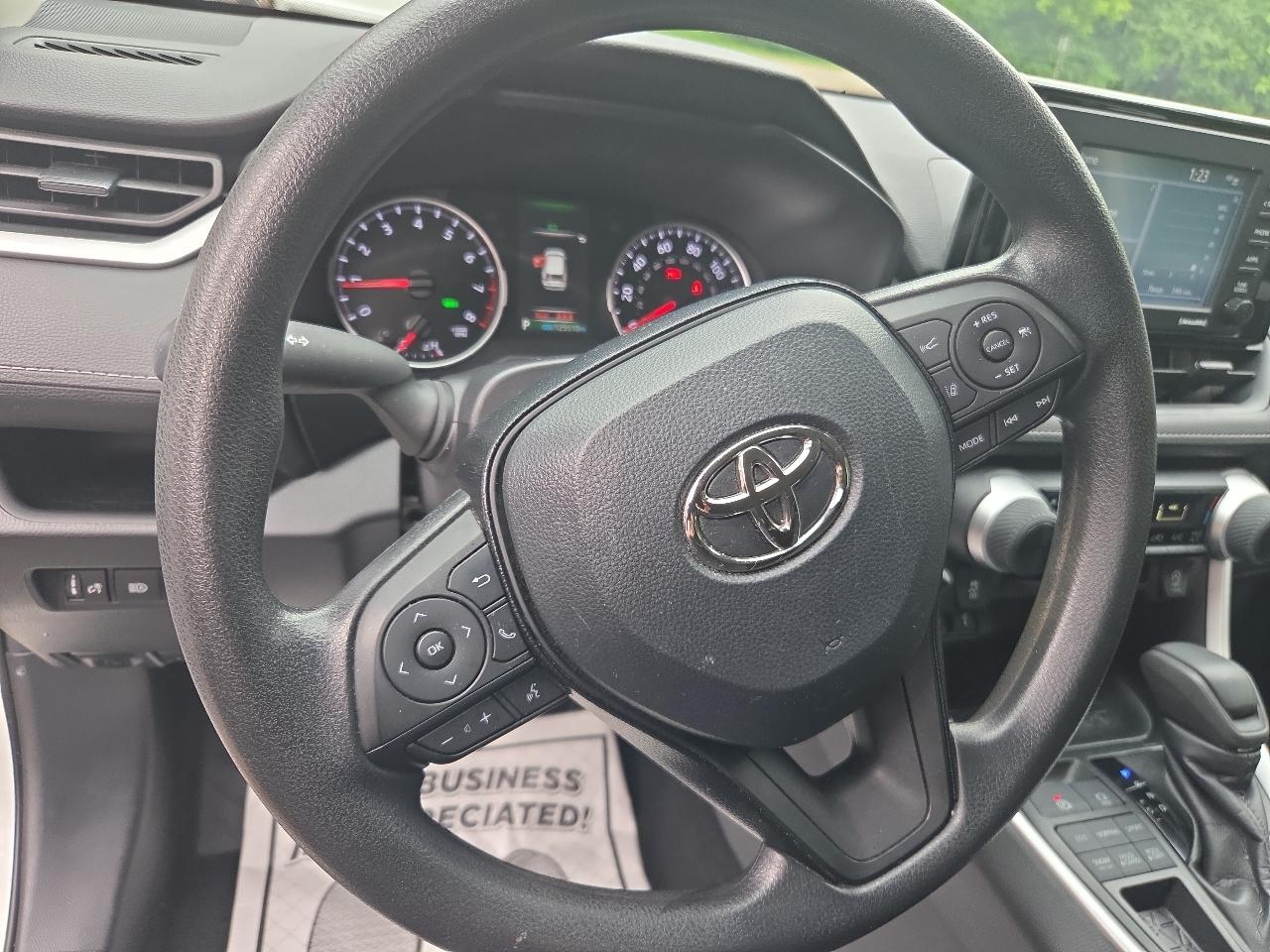 Toyota RAV4 LE AWD (Natl) 2021