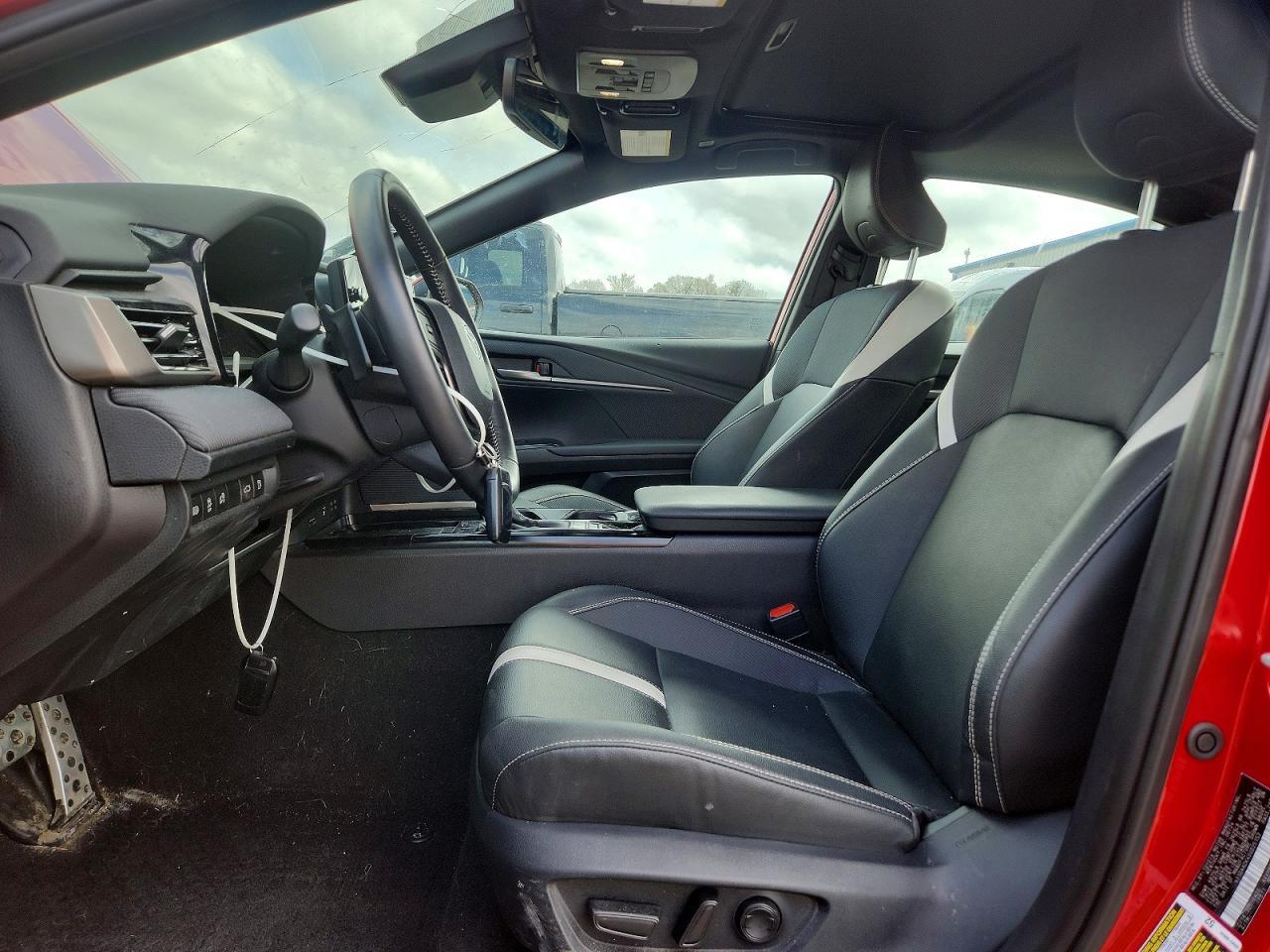 Toyota Camry LE (Natl) 2025