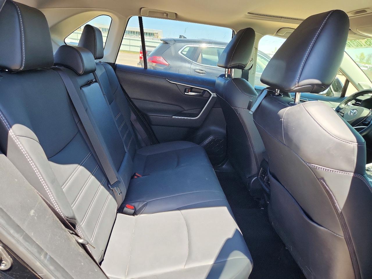 Toyota RAV4 Hybrid XLE Premium AWD (Natl) 2022