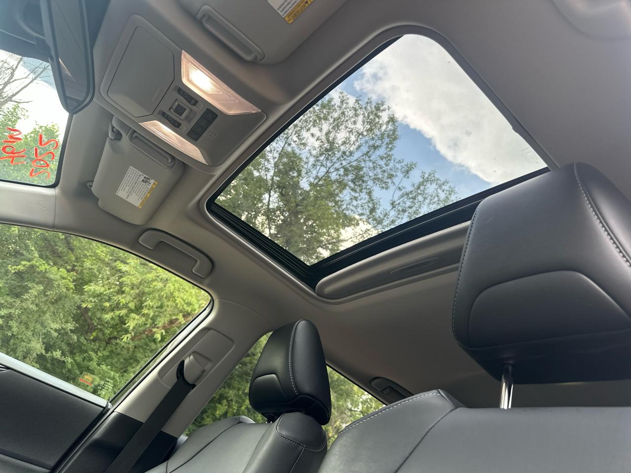Toyota RAV4 Hybrid XLE Premium AWD (Natl) 2022