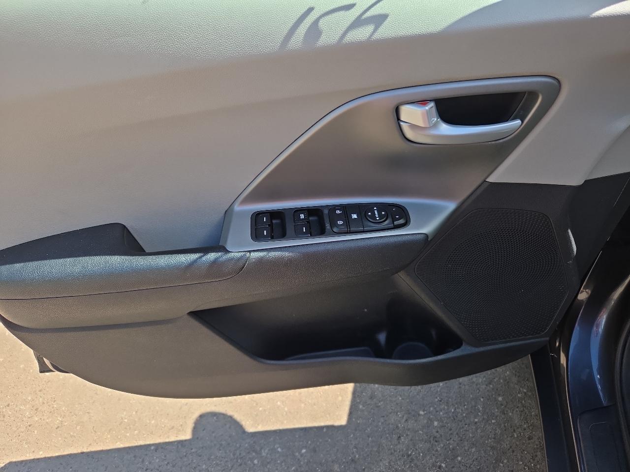 Kia Niro Plug-In Hybrid LX FWD 2019
