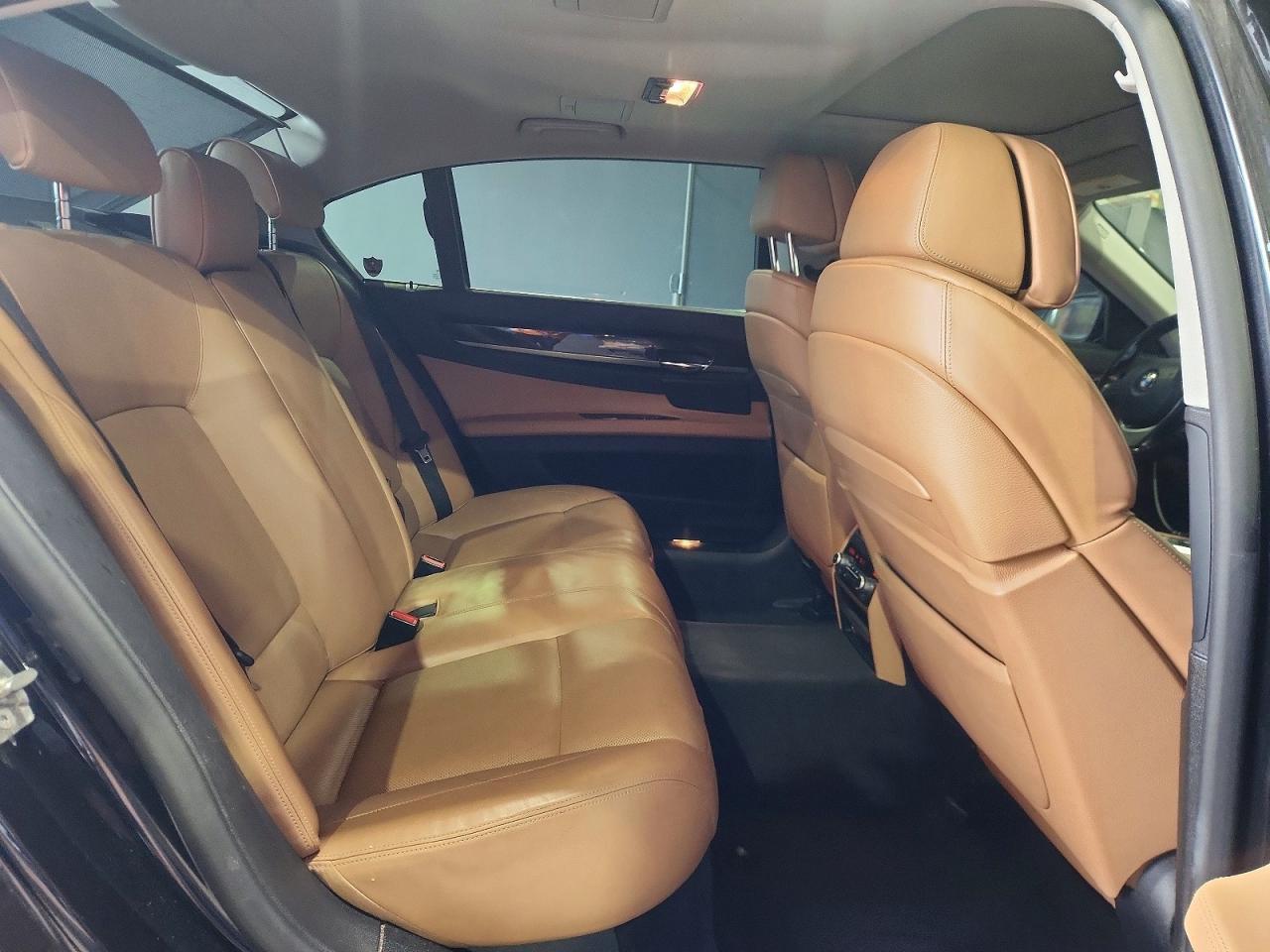 BMW 7 Series 4dr Sdn 750Li xDrive AWD 2012