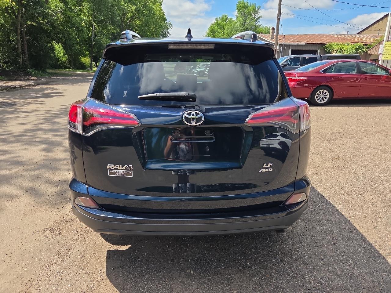 Toyota RAV4 LE AWD (Natl) 2018
