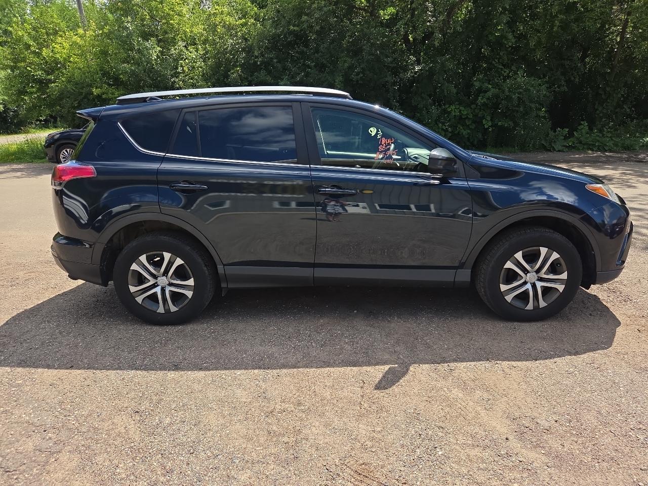 Toyota RAV4 LE AWD (Natl) 2018