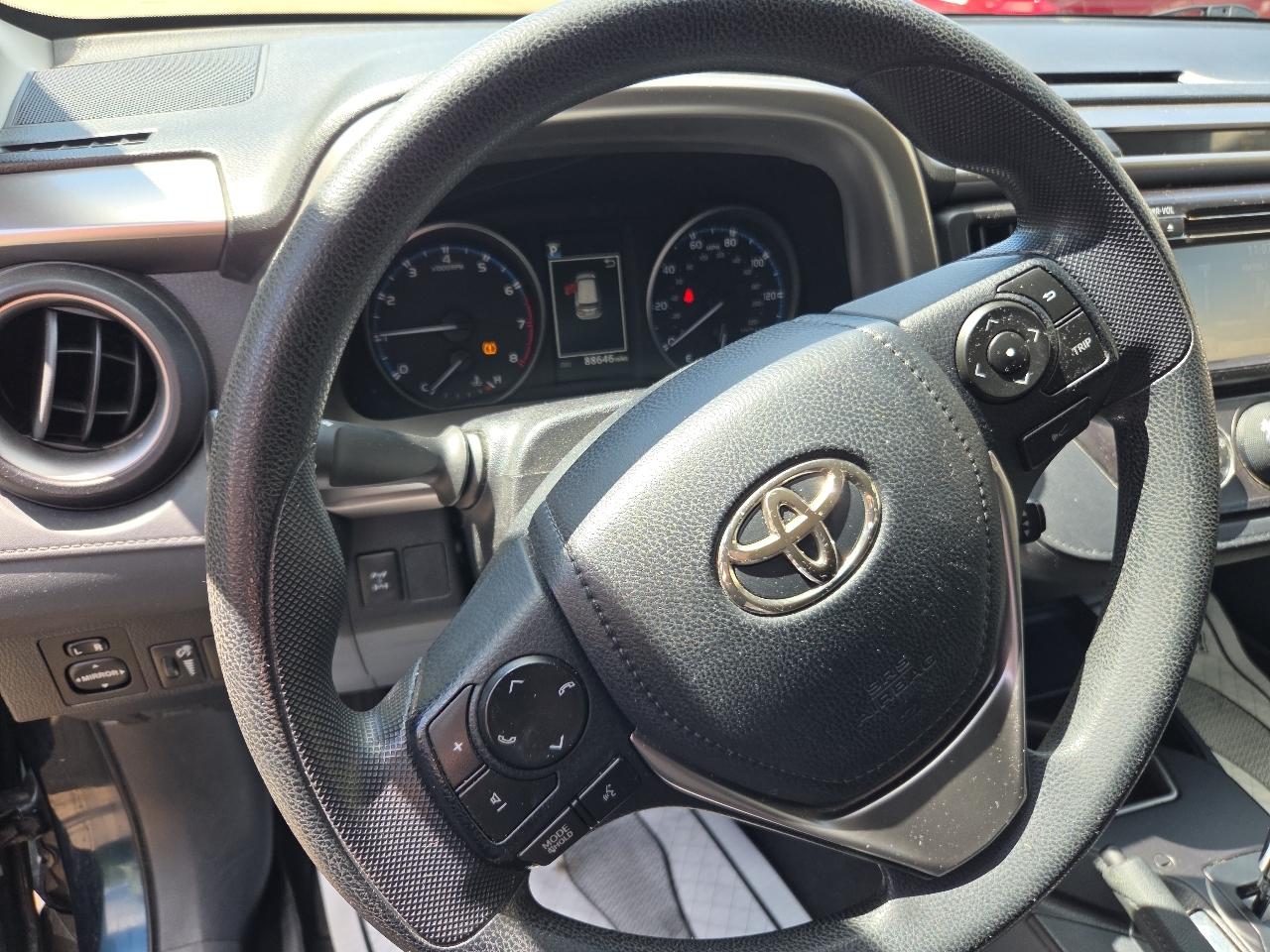 Toyota RAV4 LE AWD (Natl) 2018