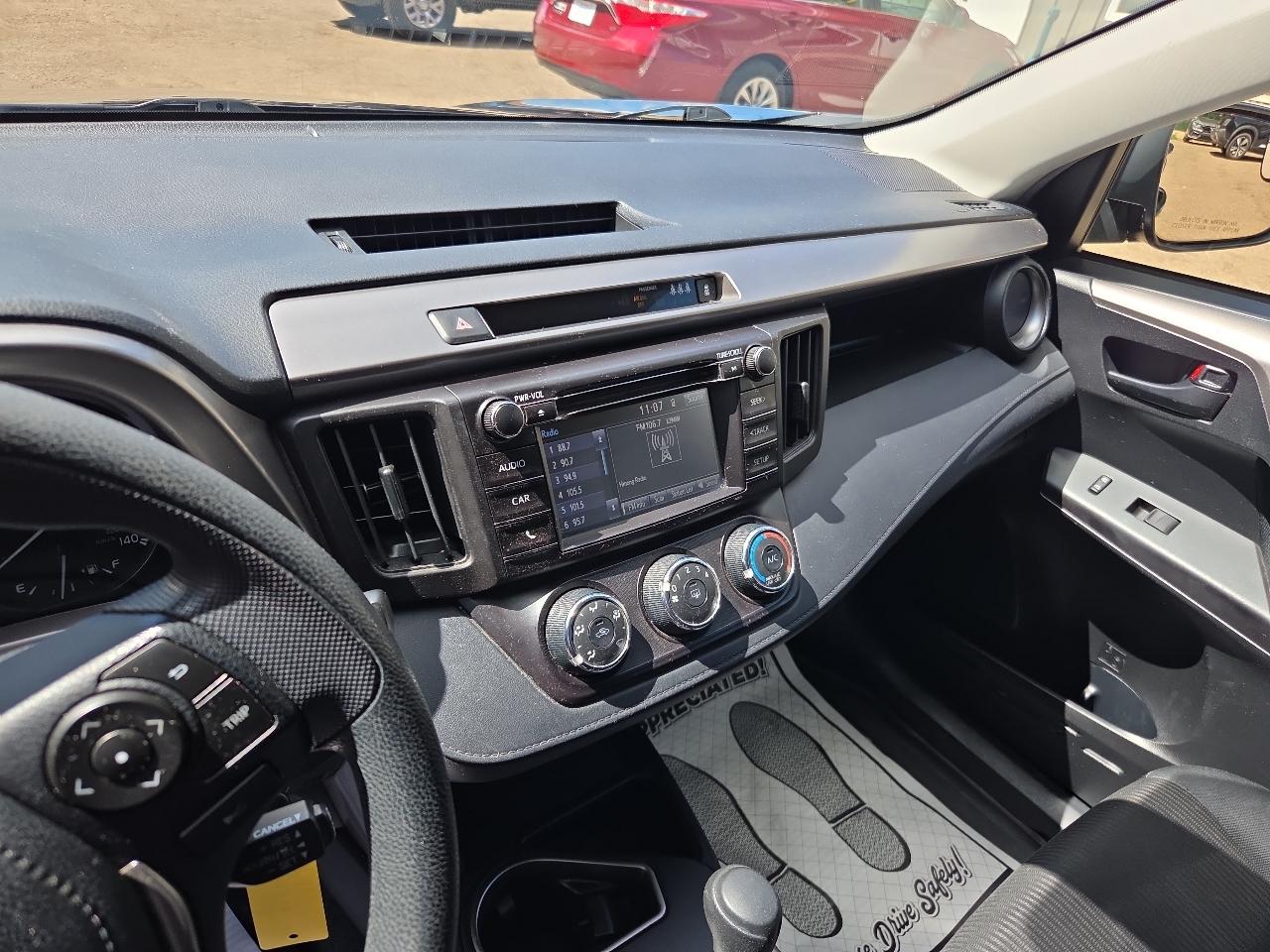 Toyota RAV4 LE AWD (Natl) 2018