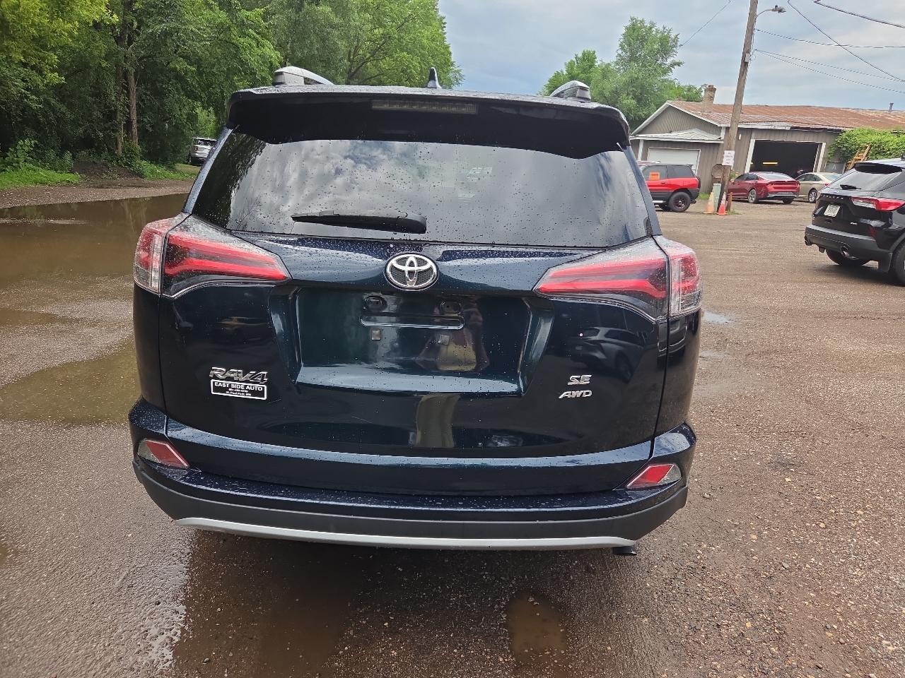 Toyota RAV4 SE AWD (Natl) 2017