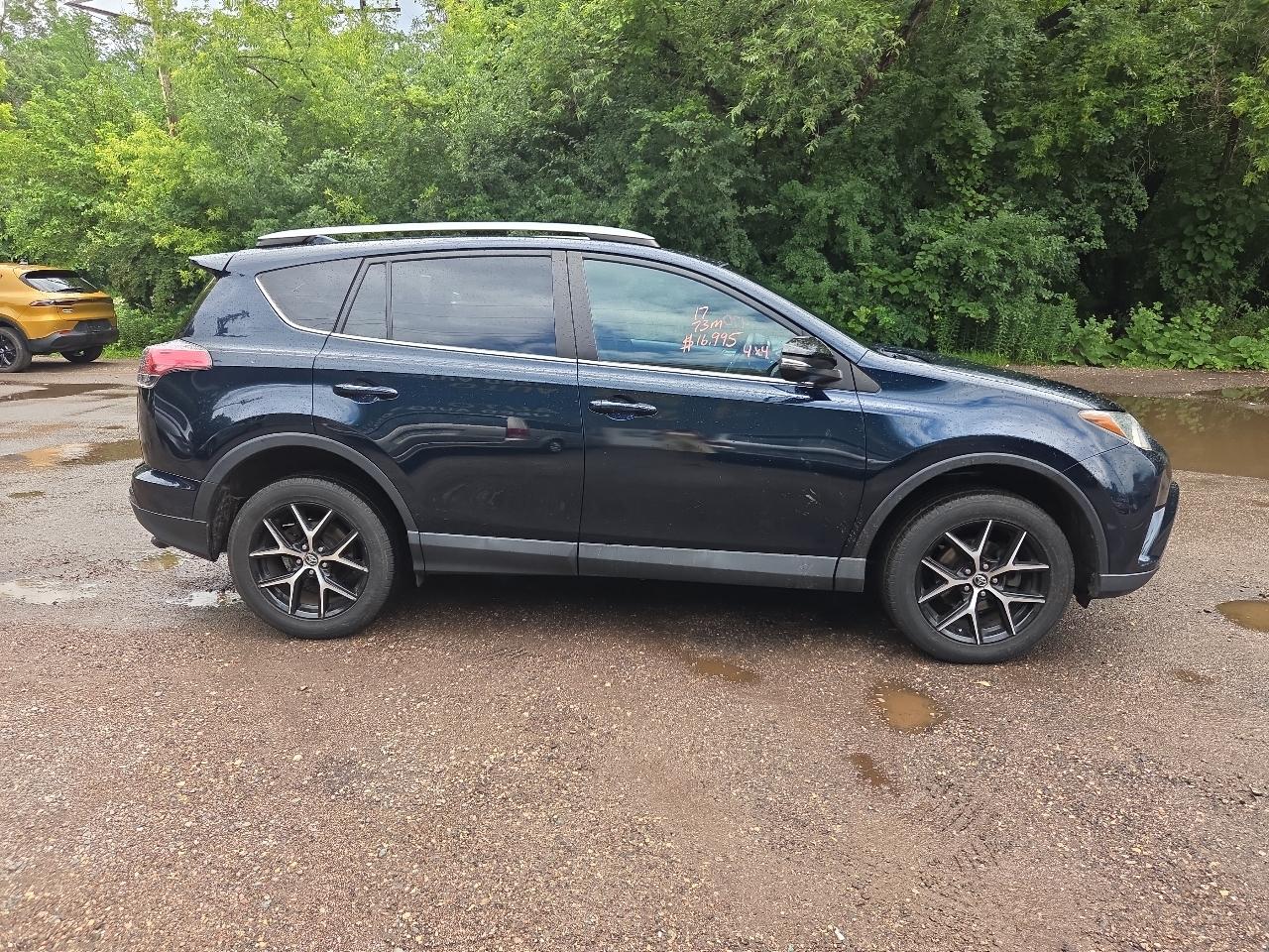 Toyota RAV4 SE AWD (Natl) 2017