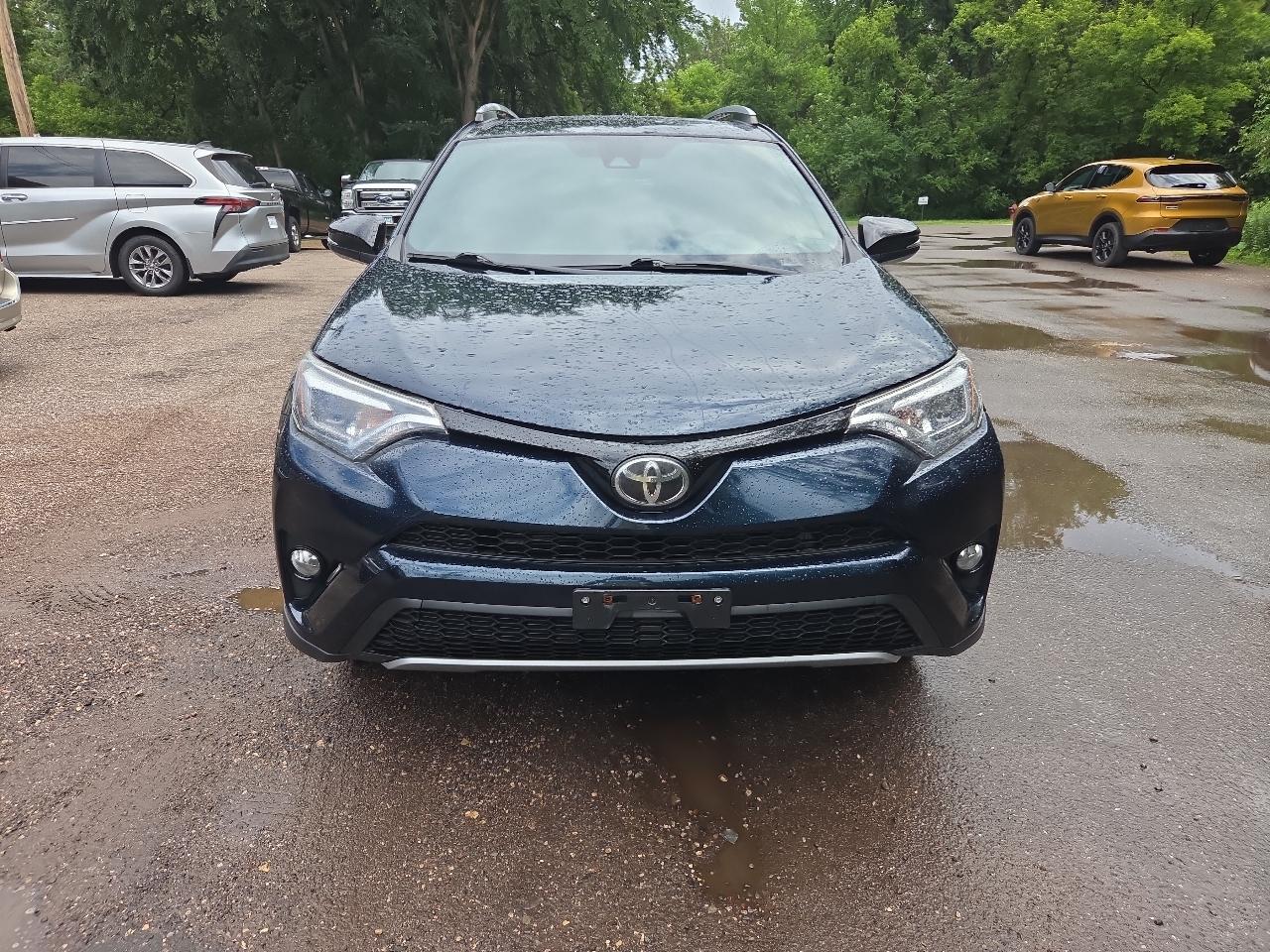 Toyota RAV4 SE AWD (Natl) 2017