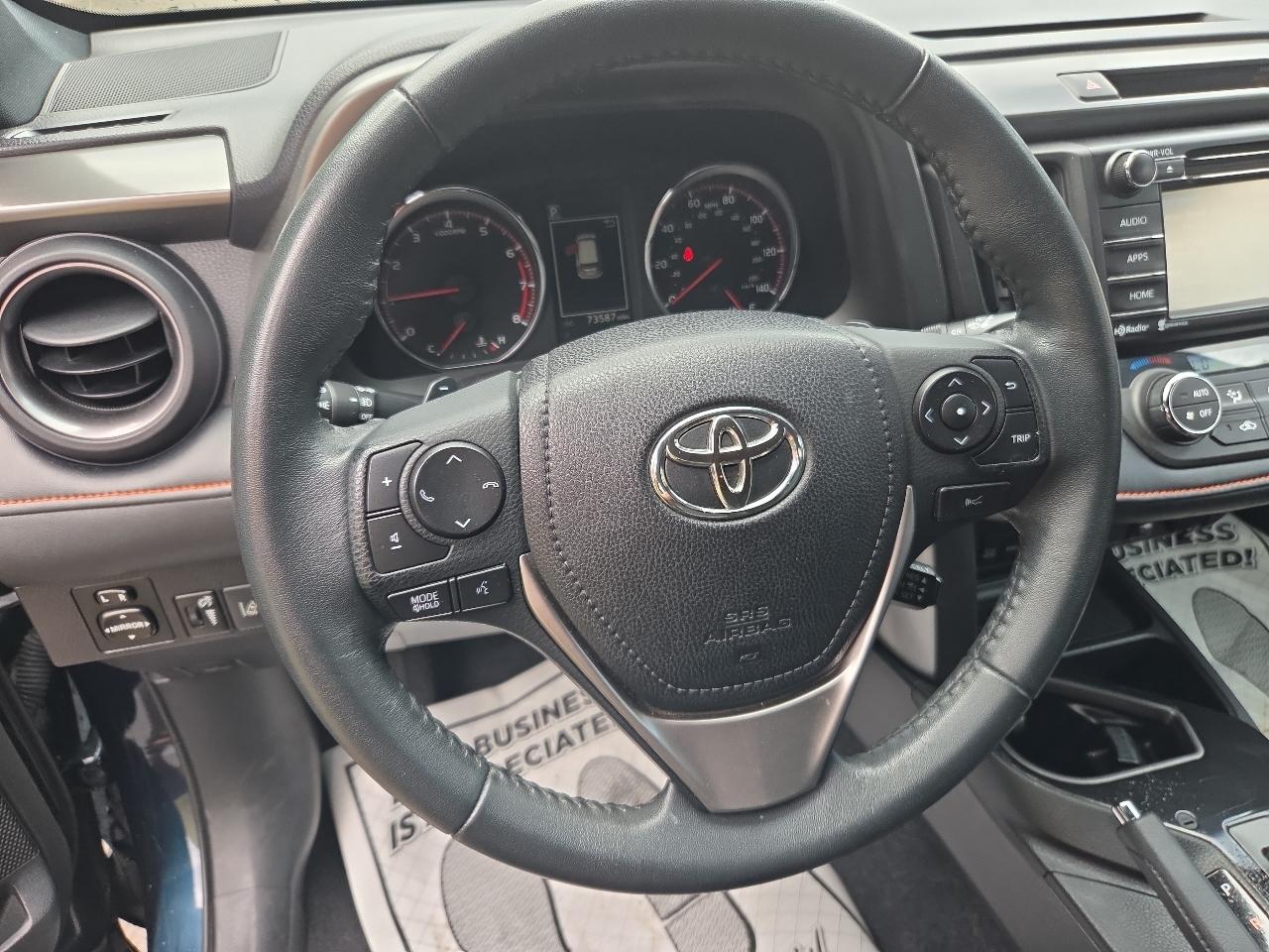 Toyota RAV4 SE AWD (Natl) 2017