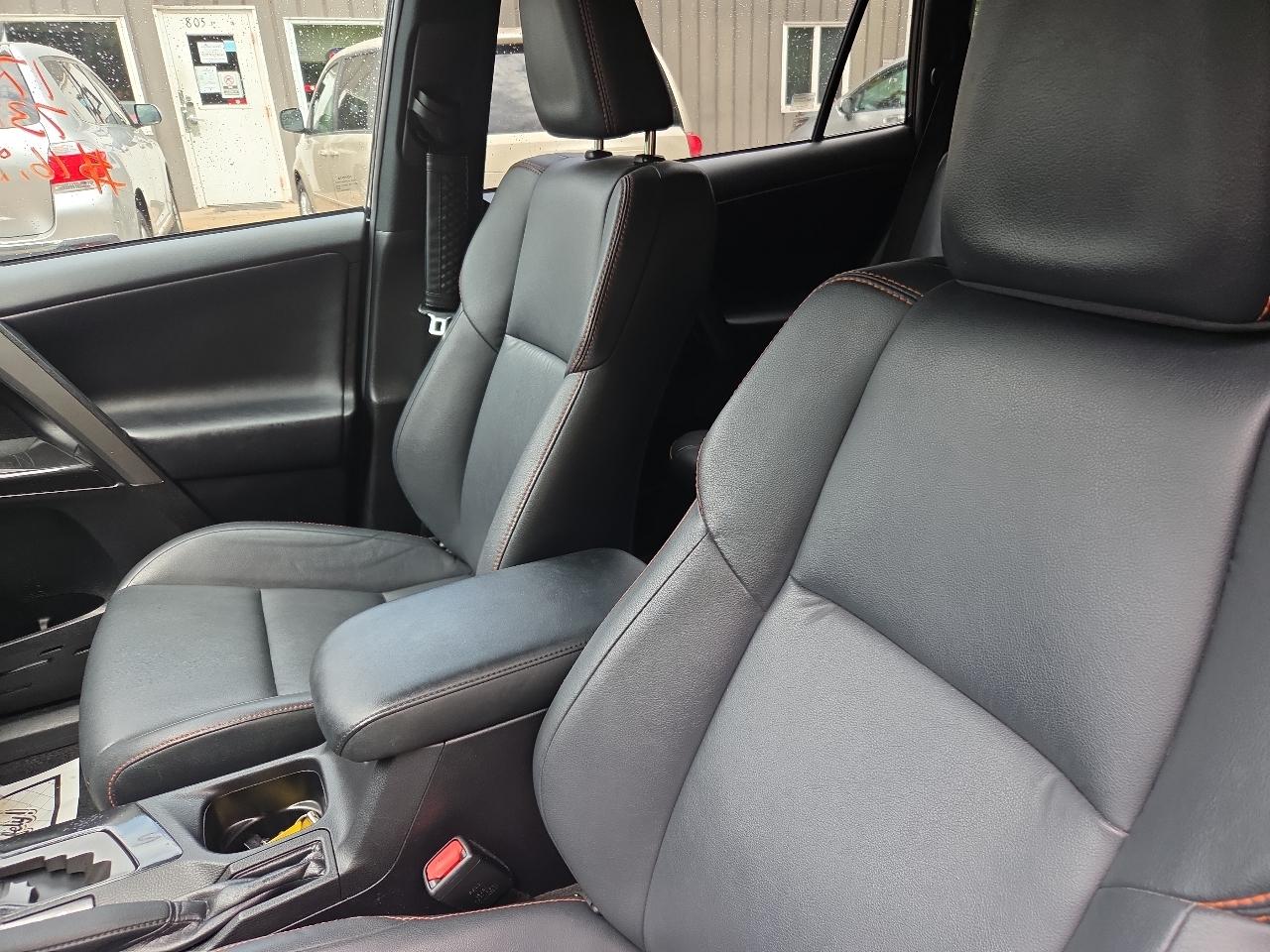 Toyota RAV4 SE AWD (Natl) 2017