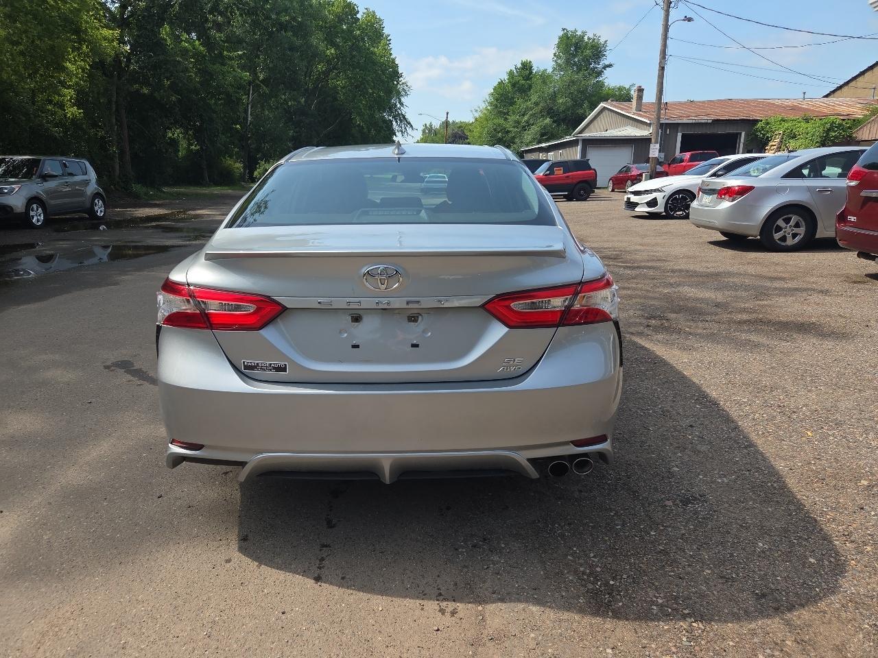Toyota Camry SE Auto AWD (Natl) 2020