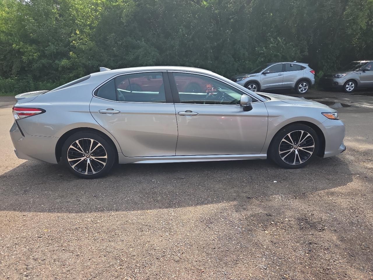 Toyota Camry SE Auto AWD (Natl) 2020