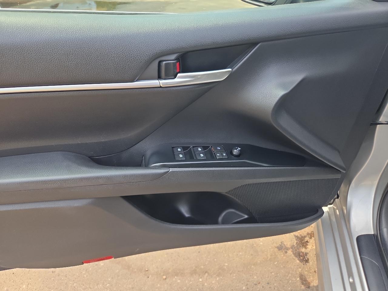 Toyota Camry SE Auto AWD (Natl) 2020