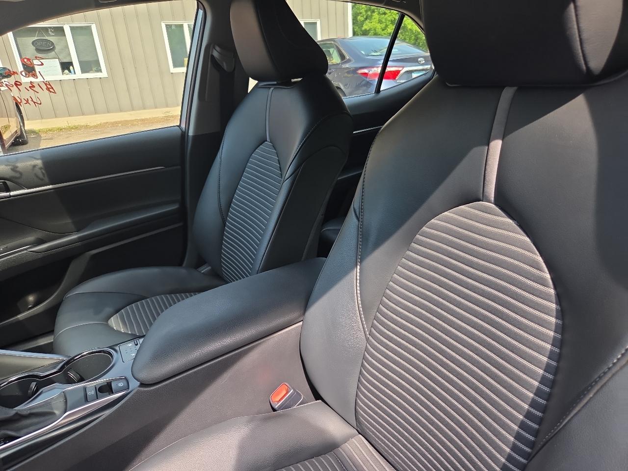 Toyota Camry SE Auto AWD (Natl) 2020