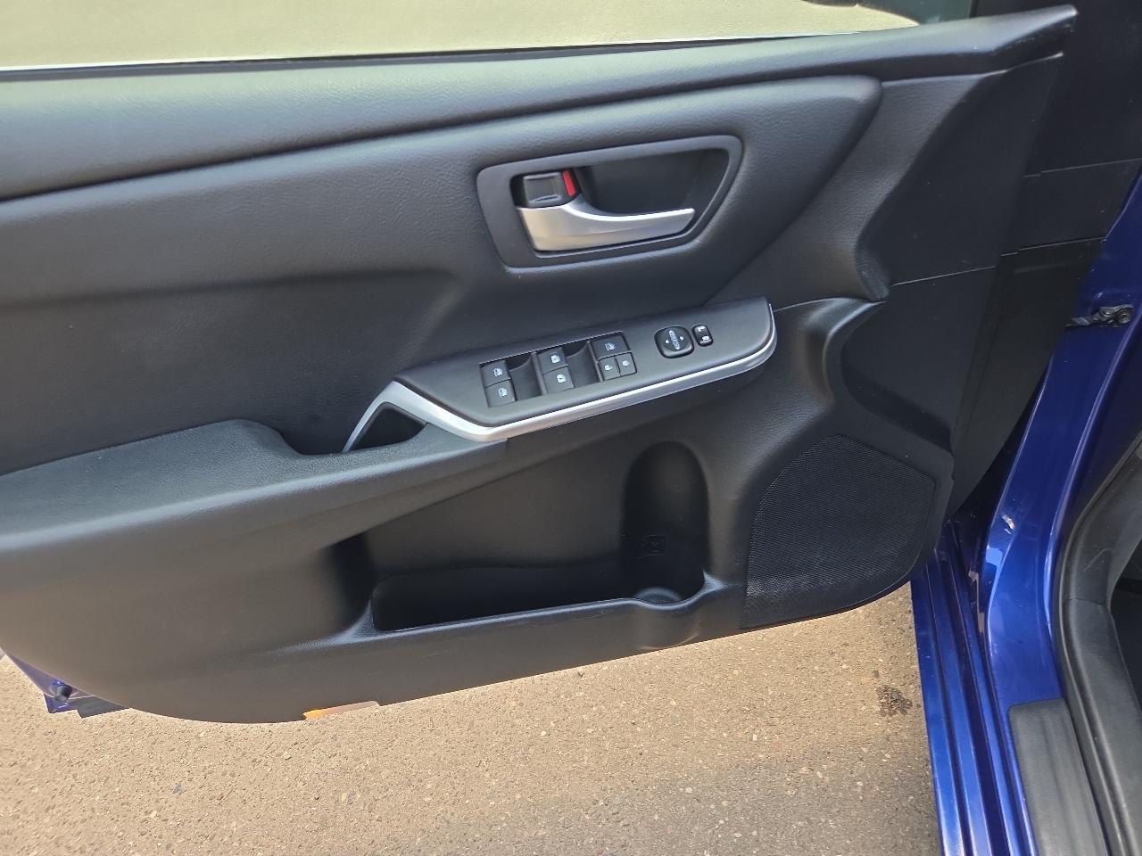 Toyota Camry 4dr Sdn I4 Auto XLE (Natl) 2016