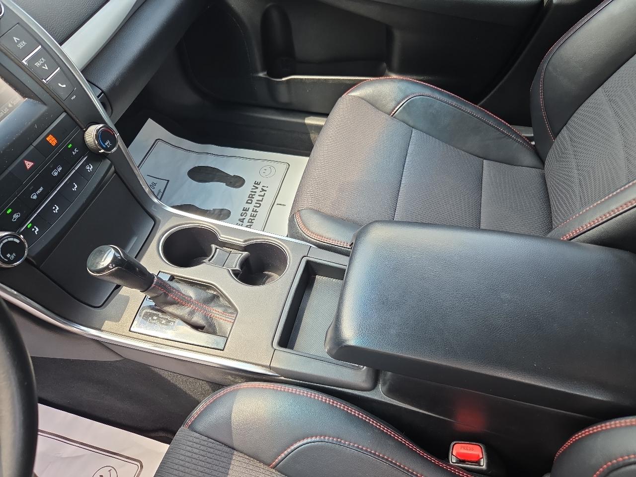 Toyota Camry 4dr Sdn I4 Auto XLE (Natl) 2016