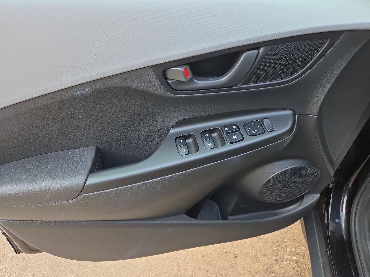 Hyundai Kona SEL Auto AWD 2021