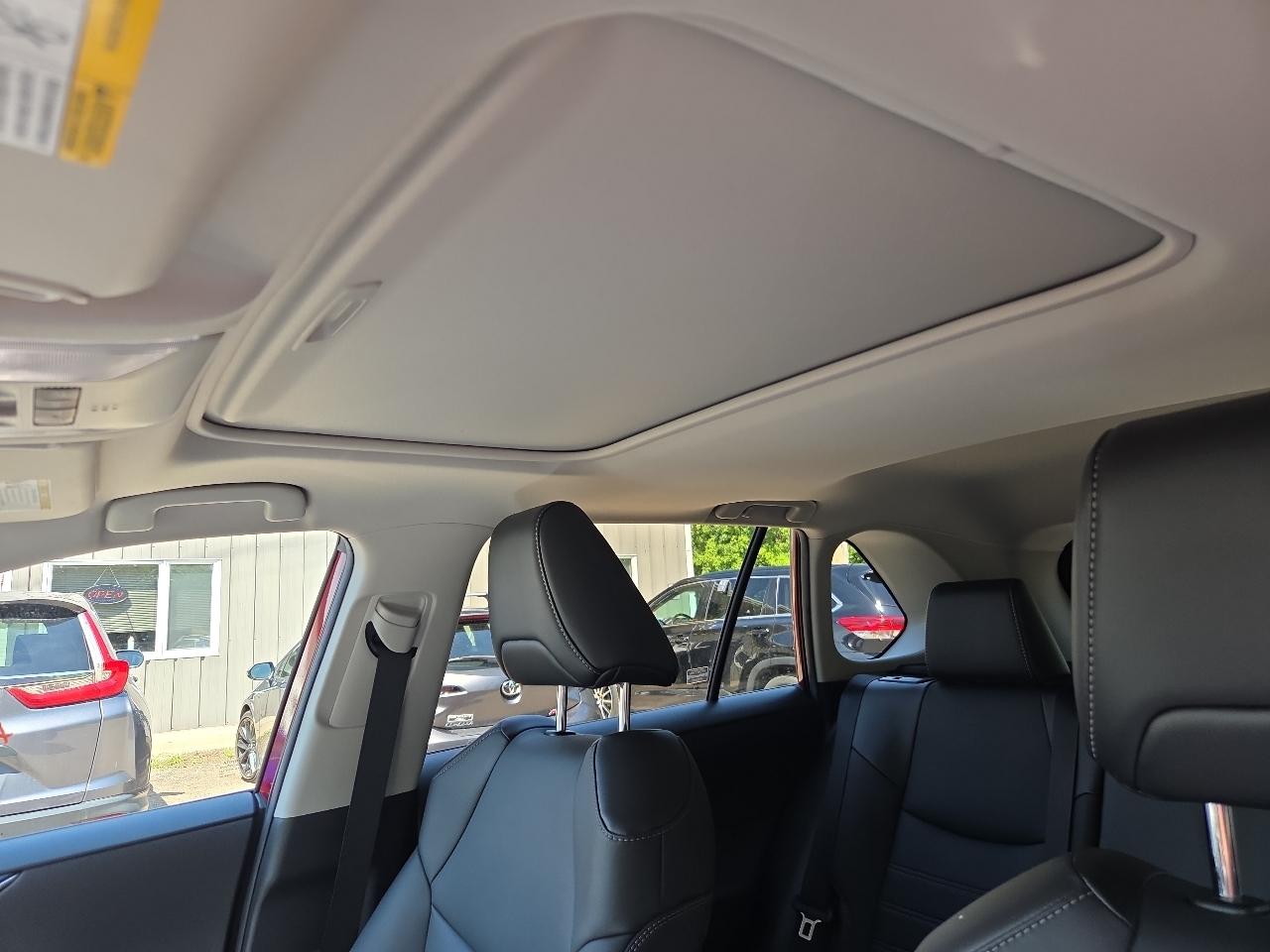 Toyota RAV4 Hybrid XLE Premium AWD (Natl) 2022