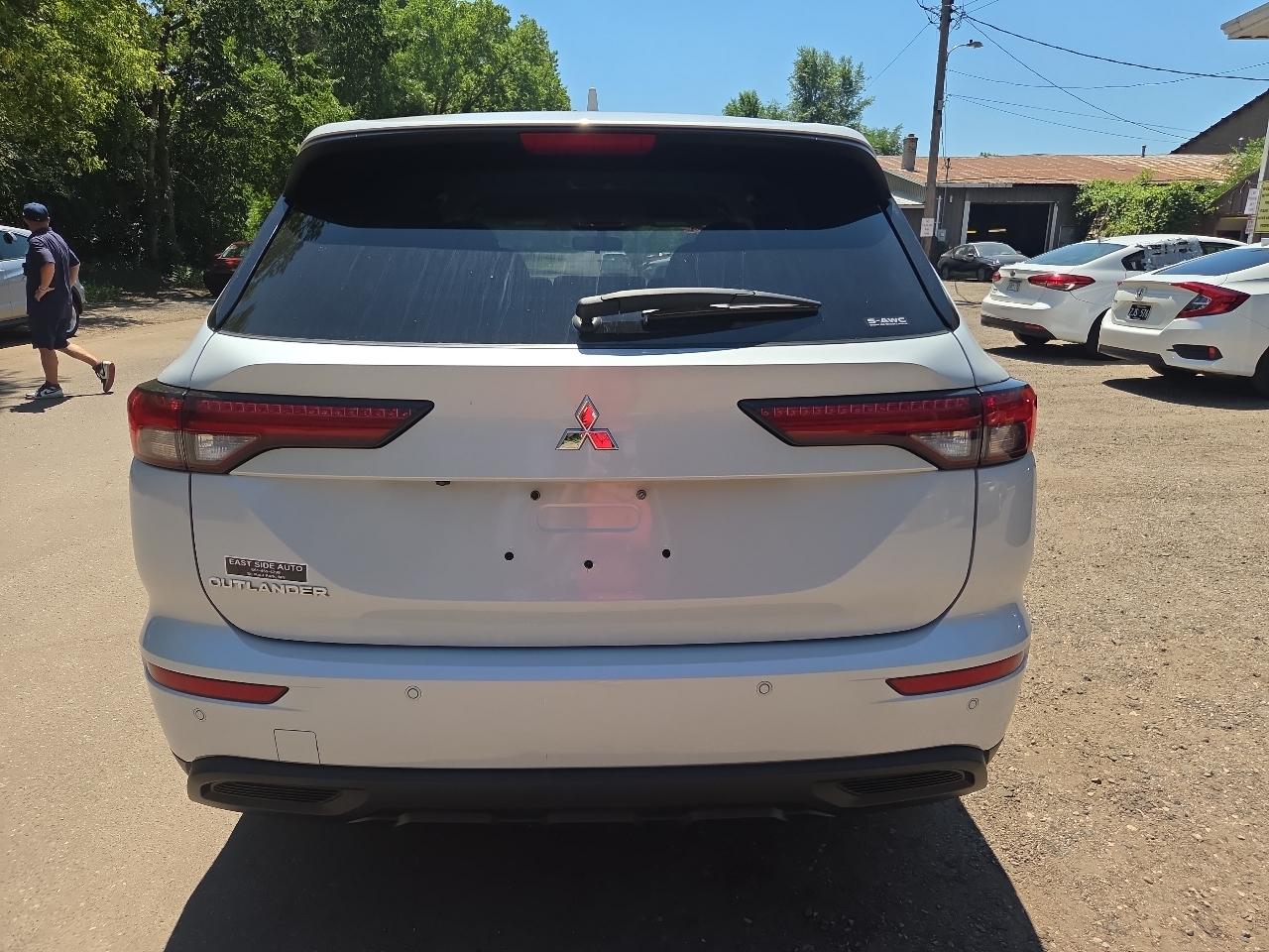 Mitsubishi Outlander ES S-AWC 2022