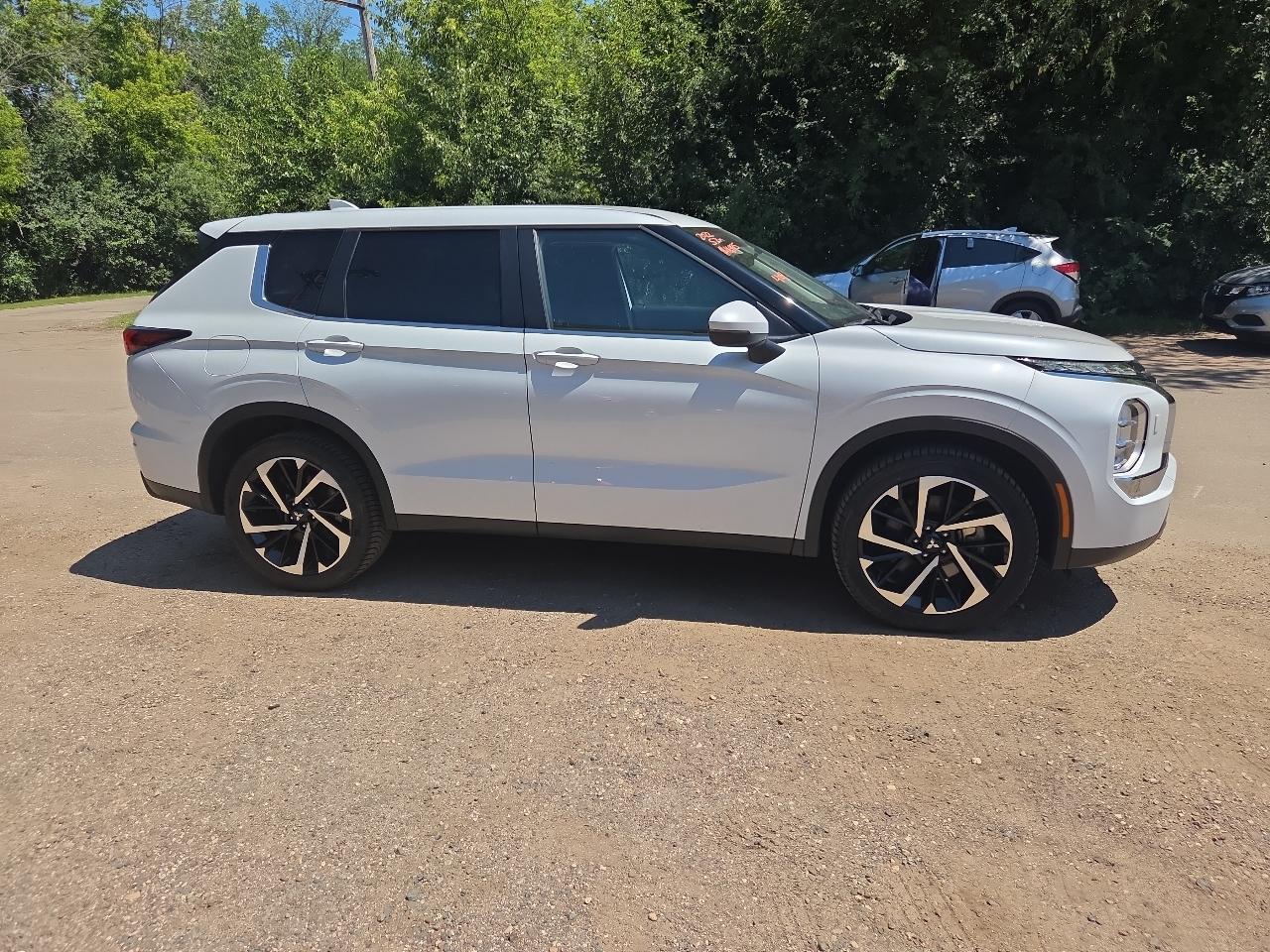 Mitsubishi Outlander ES S-AWC 2022
