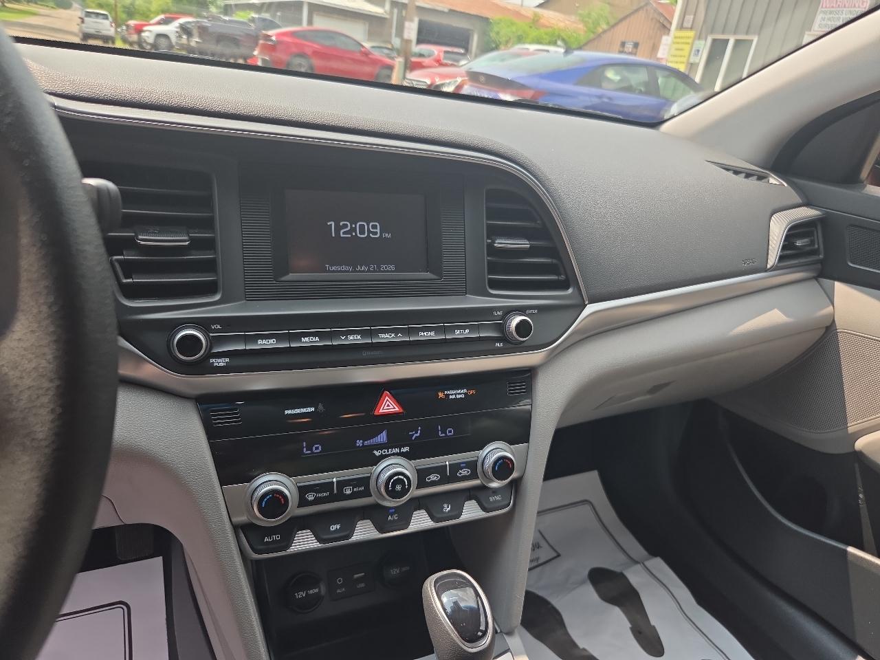 Hyundai Elantra SE IVT 2020