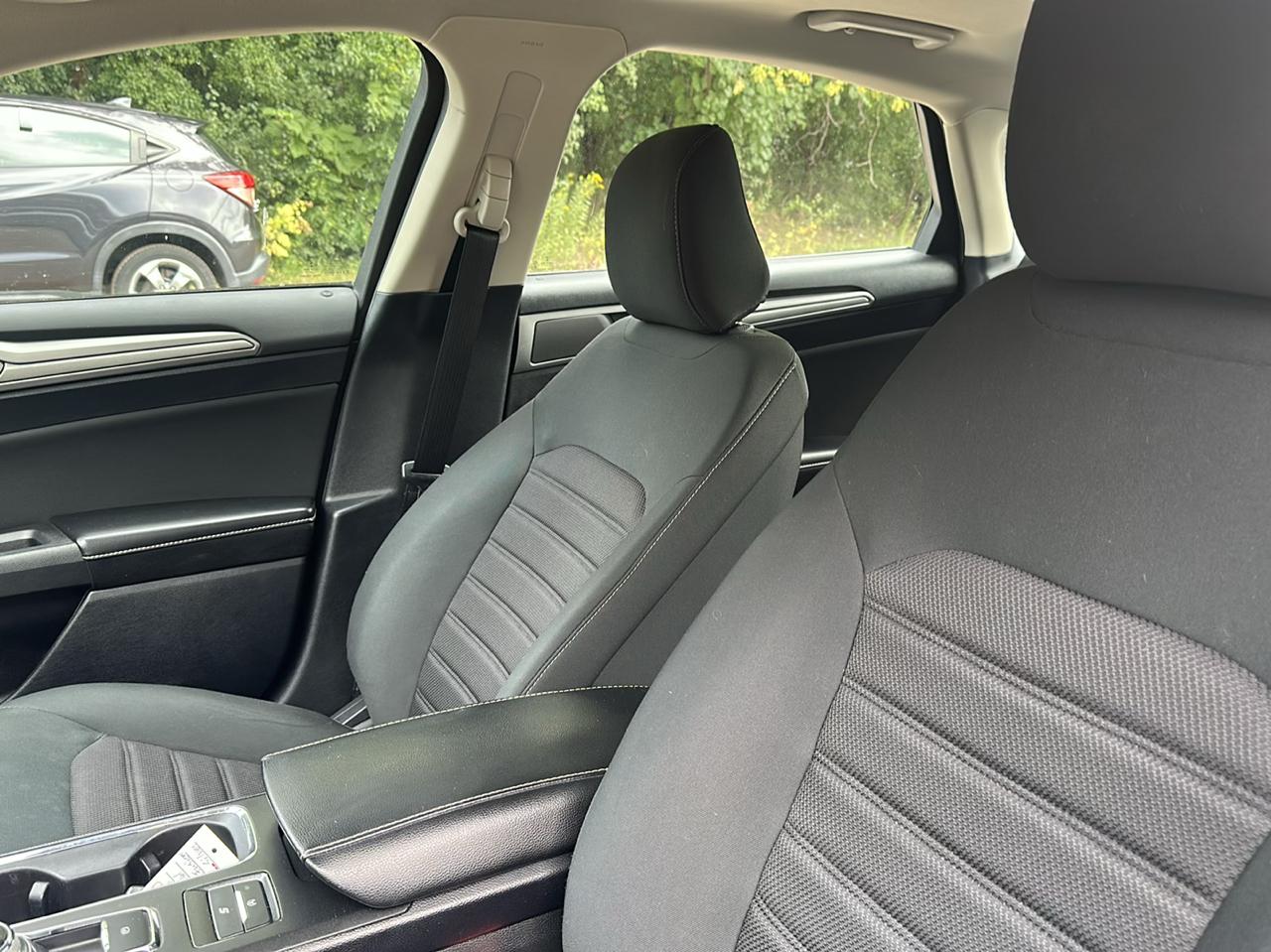 Ford Fusion SE FWD 2020