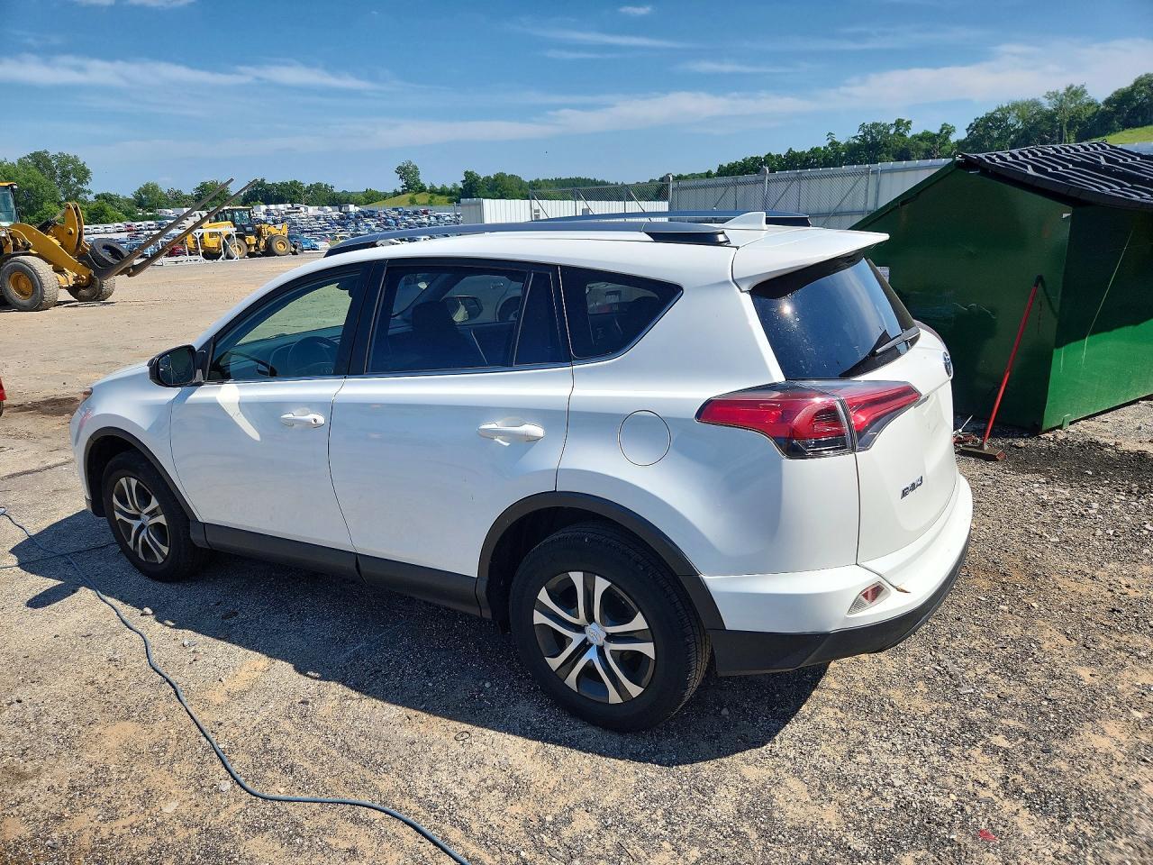 Toyota RAV4 LE FWD (Natl) 2017