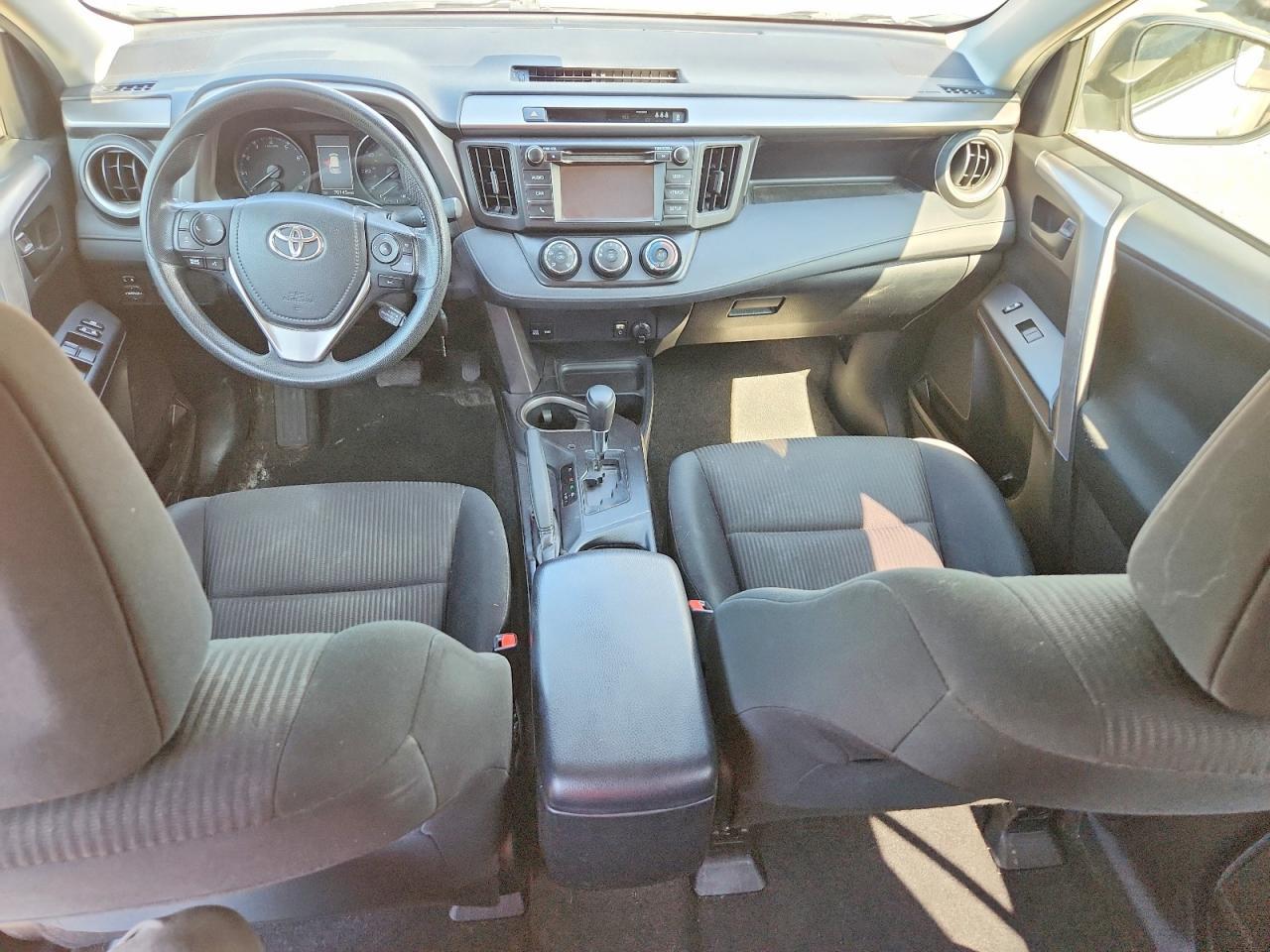 Toyota RAV4 LE FWD (Natl) 2017