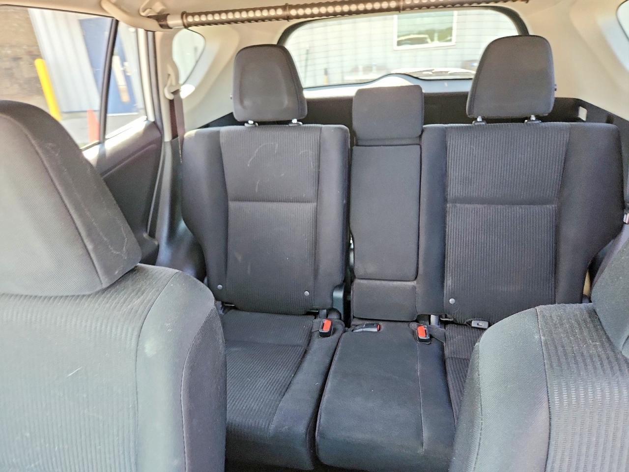Toyota RAV4 LE FWD (Natl) 2017