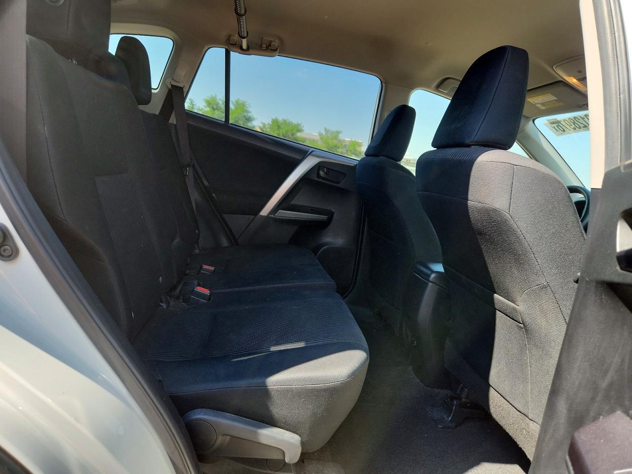 Toyota RAV4 LE FWD (Natl) 2017