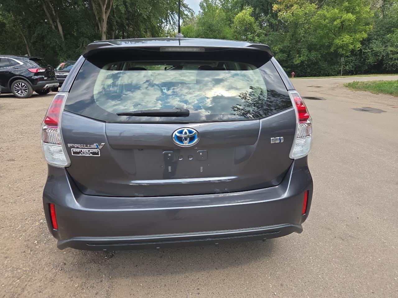 Toyota Prius V 5dr Wgn Two (Natl) 2016