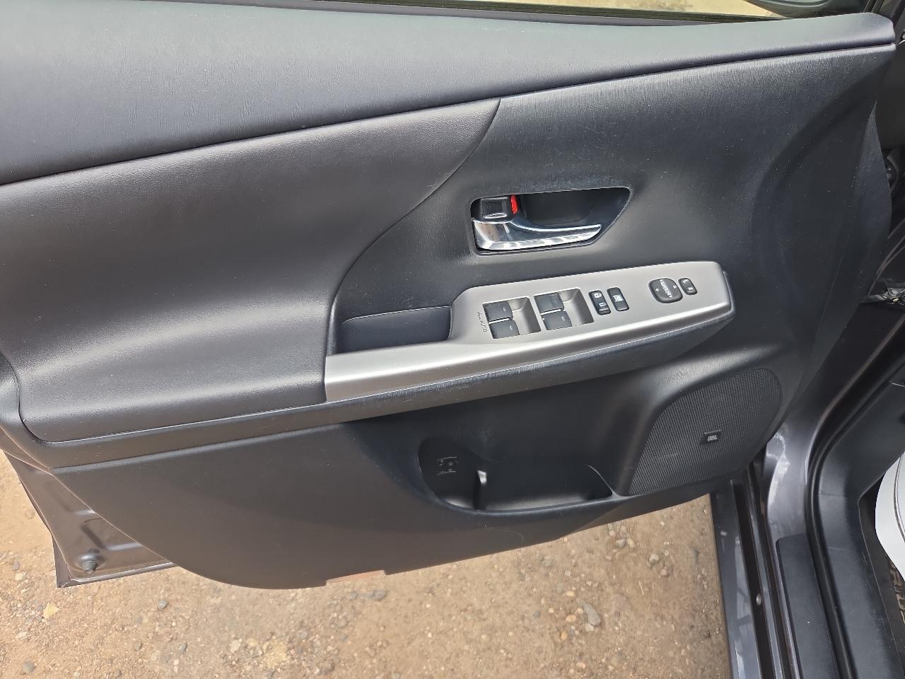Toyota Prius V 5dr Wgn Two (Natl) 2016