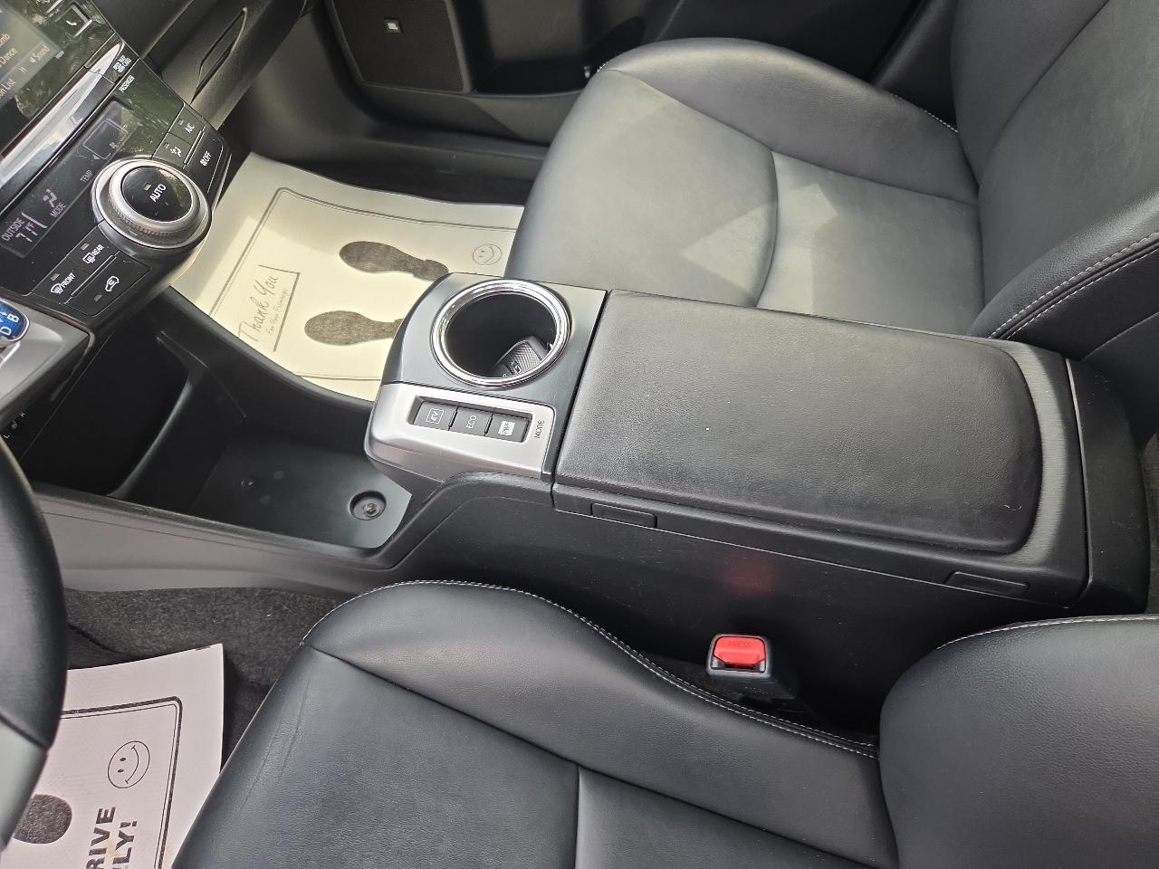 Toyota Prius V 5dr Wgn Two (Natl) 2016
