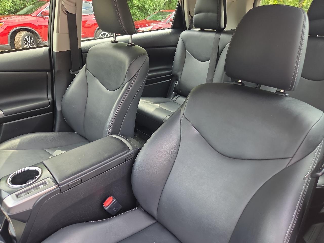 Toyota Prius V 5dr Wgn Two (Natl) 2016