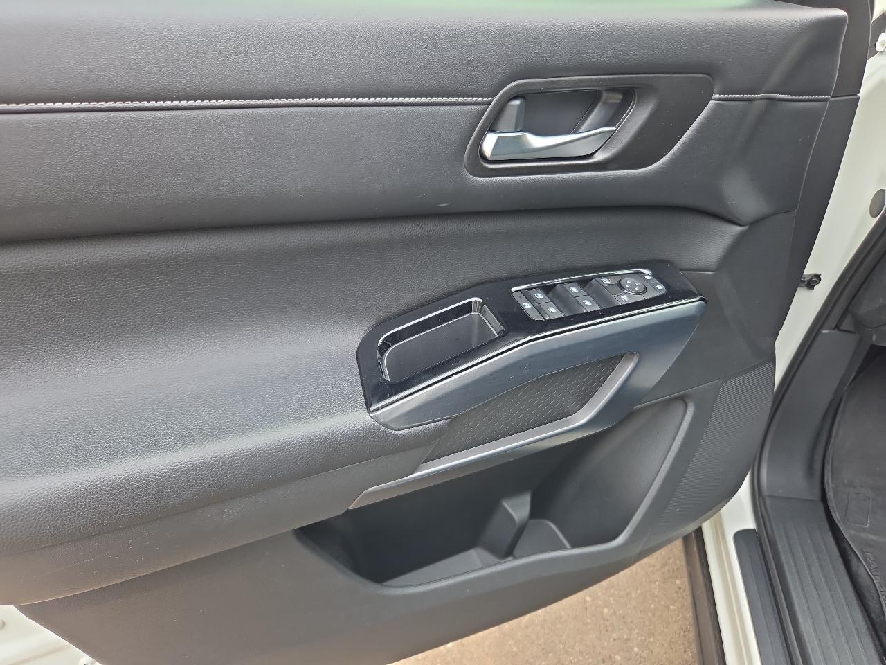 Nissan Pathfinder SL 4WD 2023