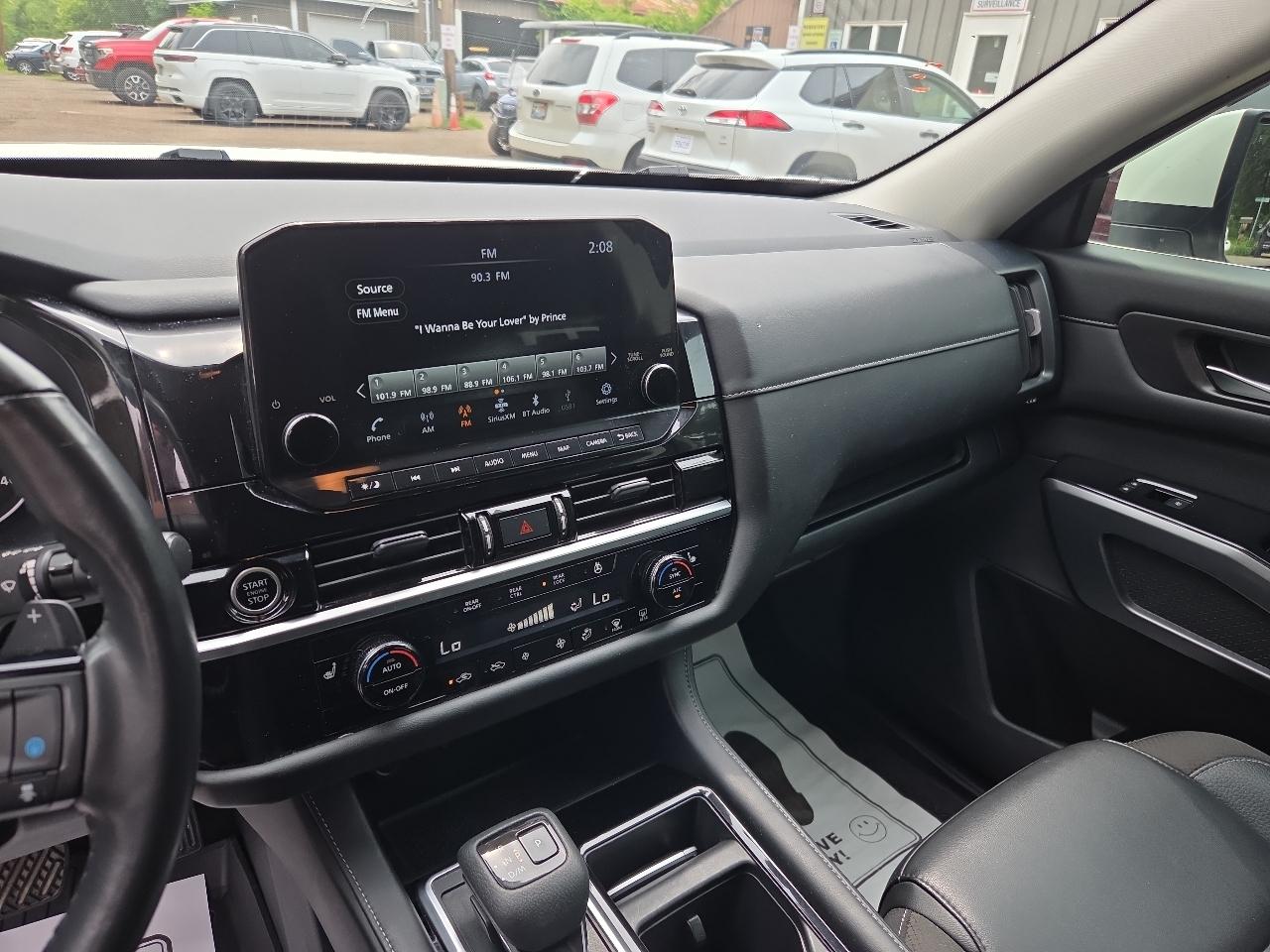 Nissan Pathfinder SL 4WD 2023
