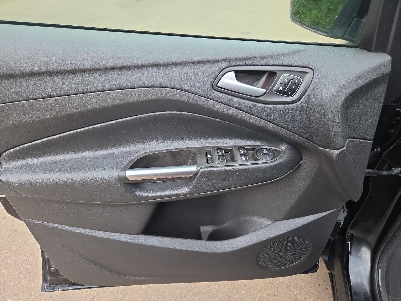 Ford Escape Titanium 4WD 2017
