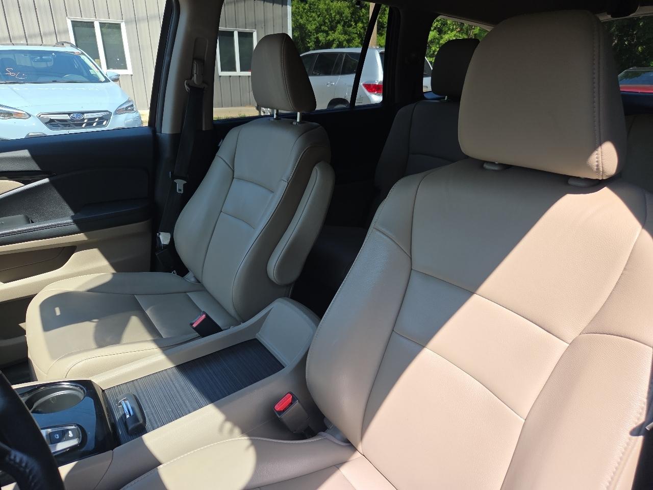 Honda Pilot AWD 4dr Touring w/RES & Navi 2016