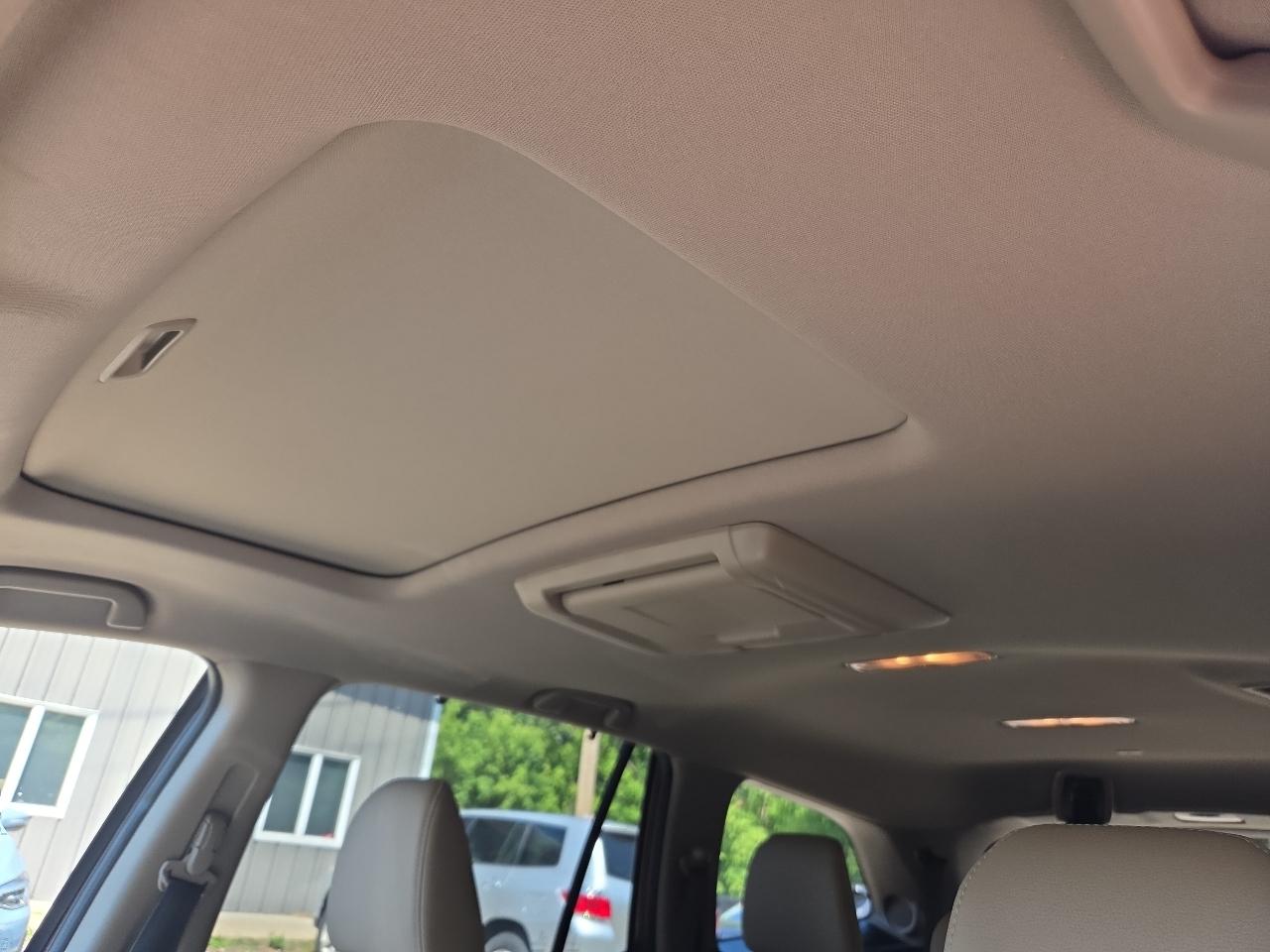 Honda Pilot AWD 4dr Touring w/RES & Navi 2016