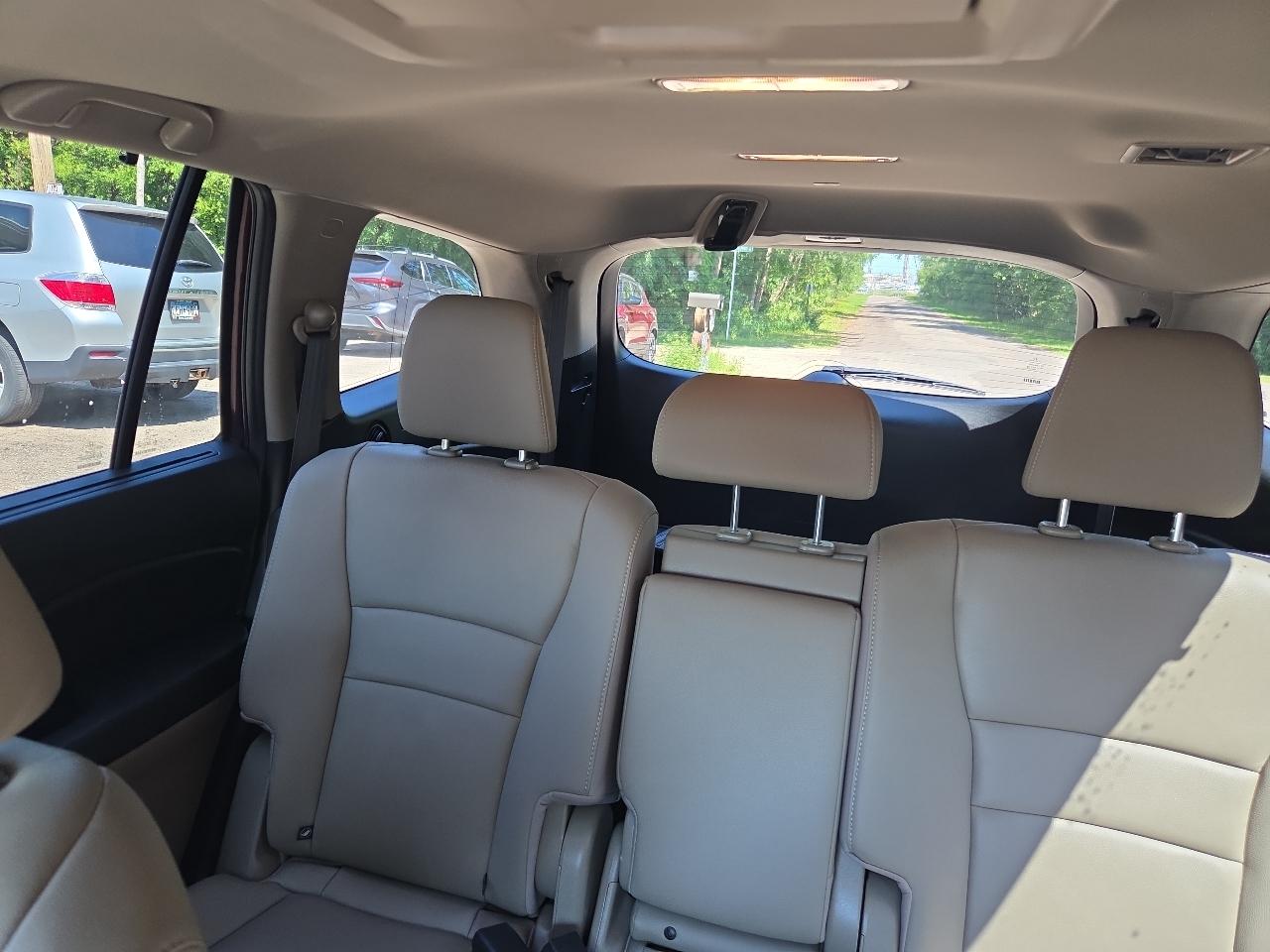 Honda Pilot AWD 4dr Touring w/RES & Navi 2016