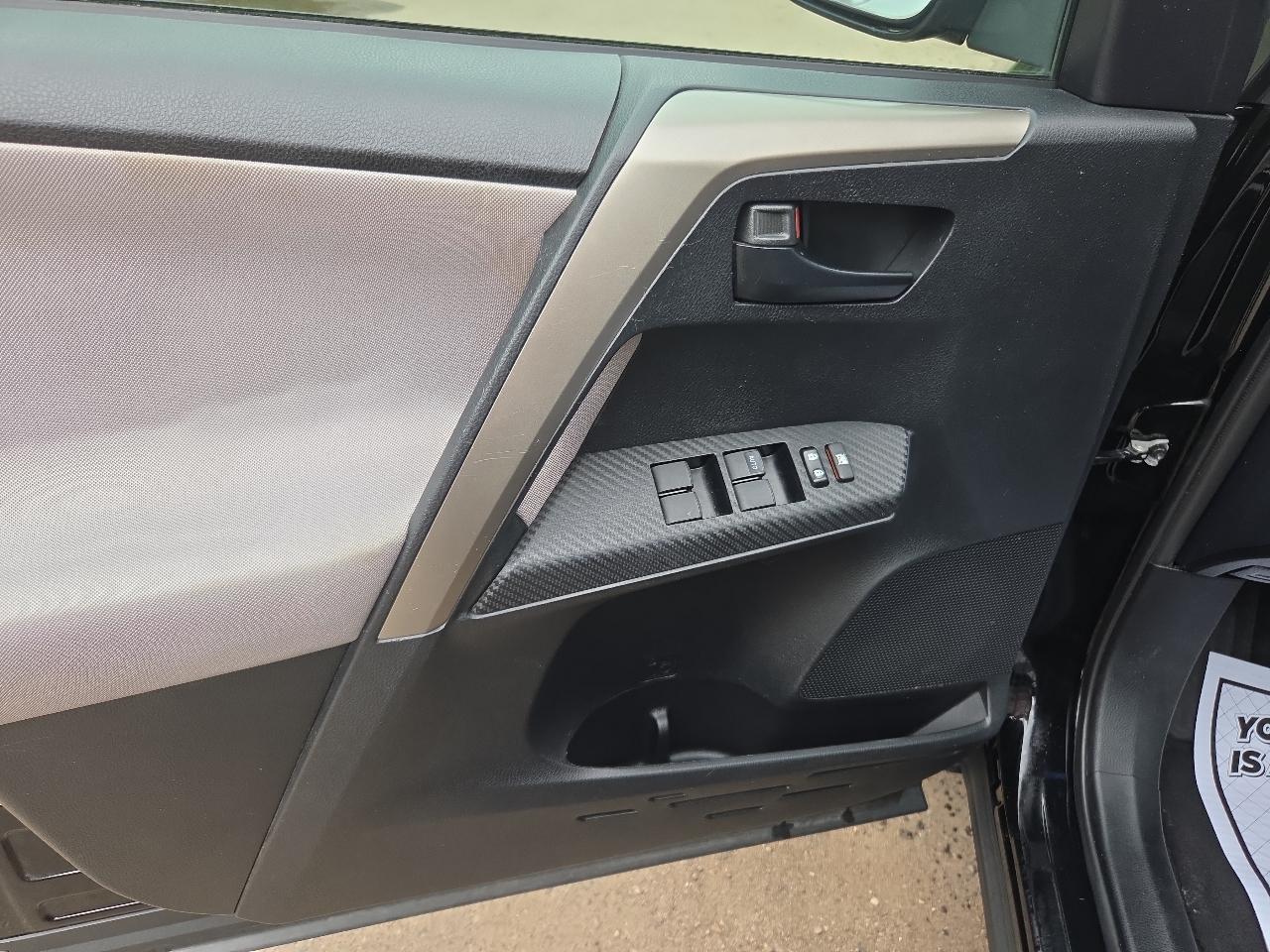 Toyota RAV4 FWD 4dr LE (Natl) 2015