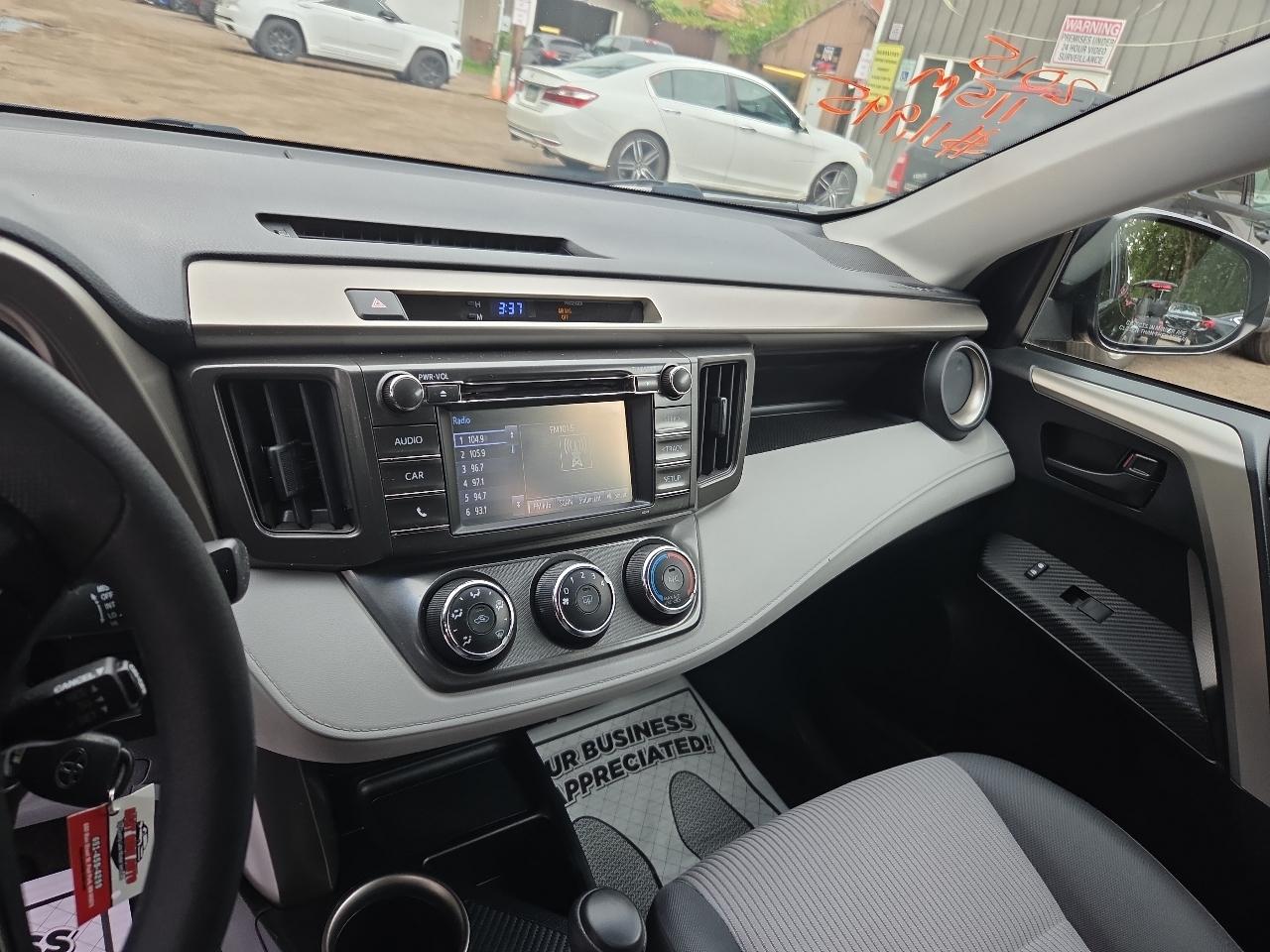 Toyota RAV4 FWD 4dr LE (Natl) 2015