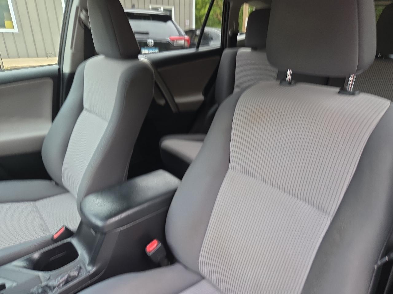 Toyota RAV4 FWD 4dr LE (Natl) 2015