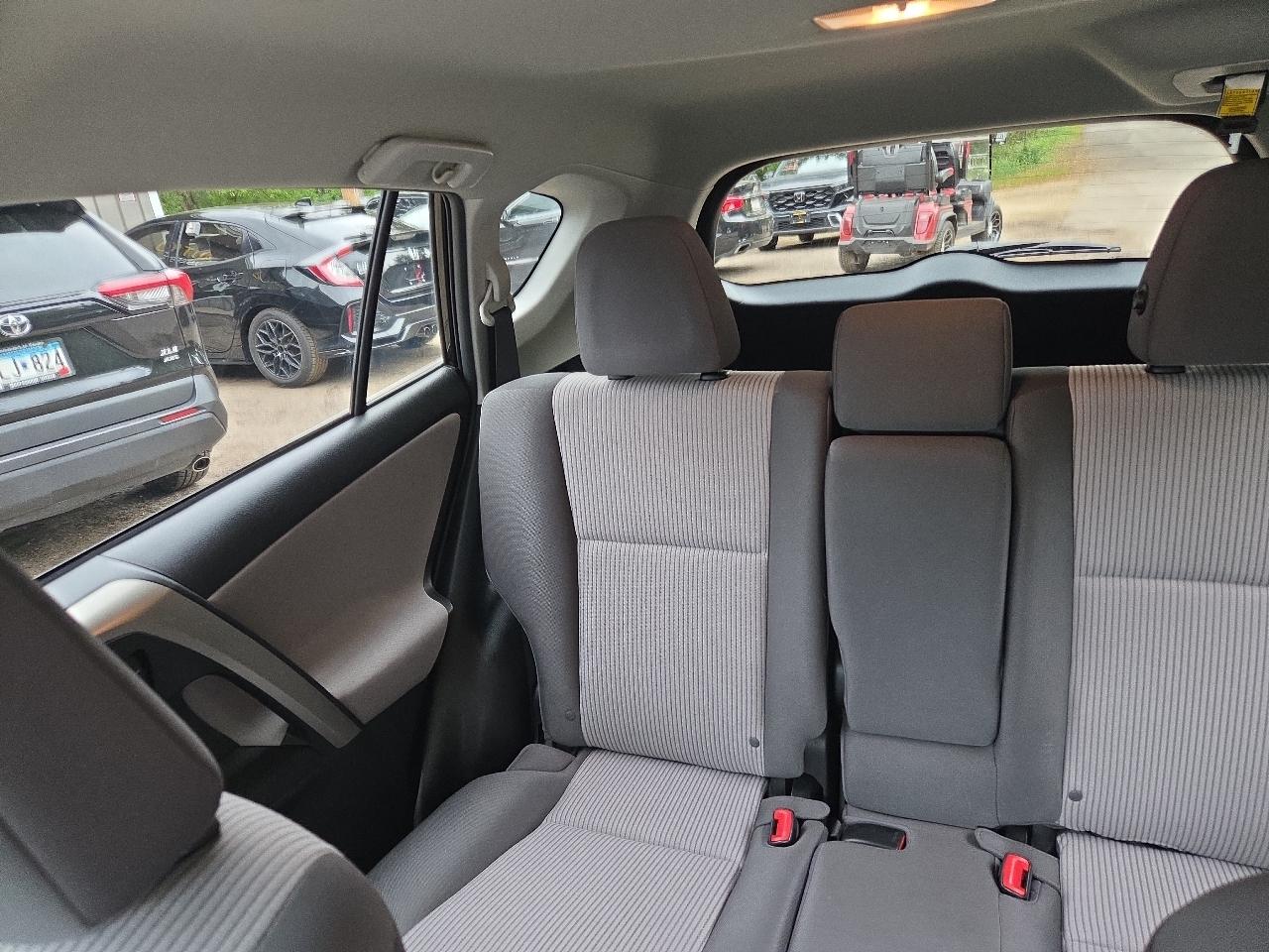 Toyota RAV4 FWD 4dr LE (Natl) 2015