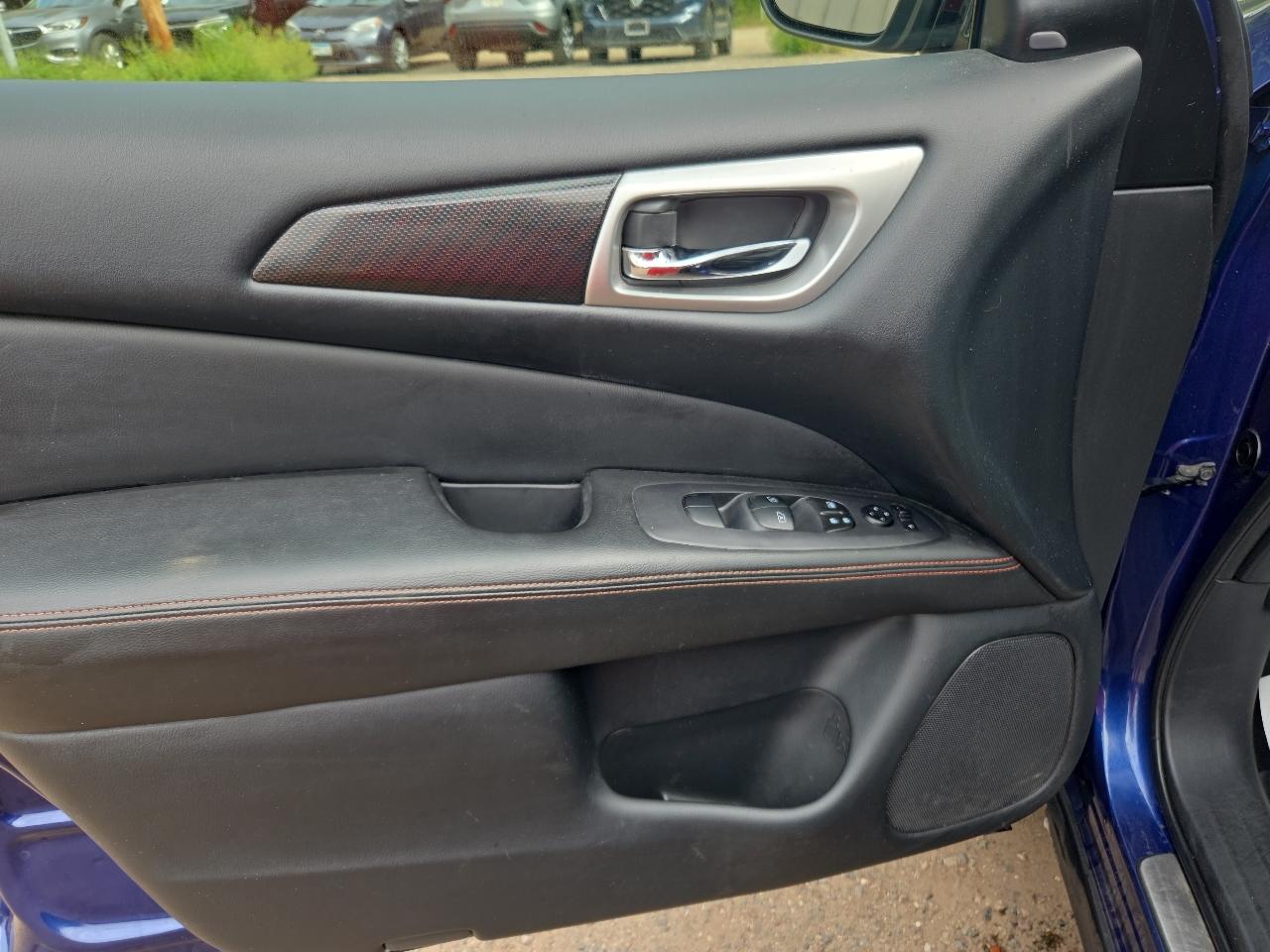 Nissan Pathfinder 4x4 SV 2020