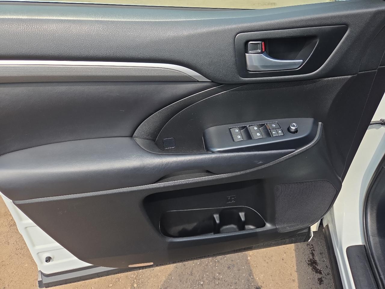 Toyota Highlander SE V6 AWD (Natl) 2018