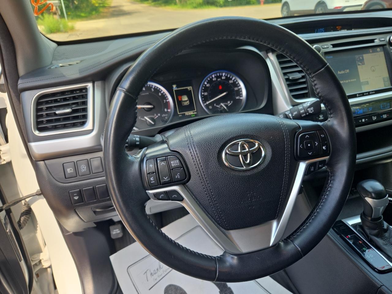 Toyota Highlander SE V6 AWD (Natl) 2018