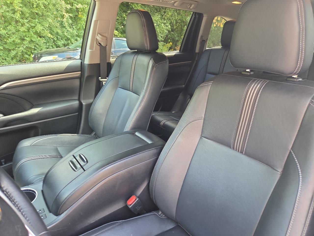 Toyota Highlander SE V6 AWD (Natl) 2018